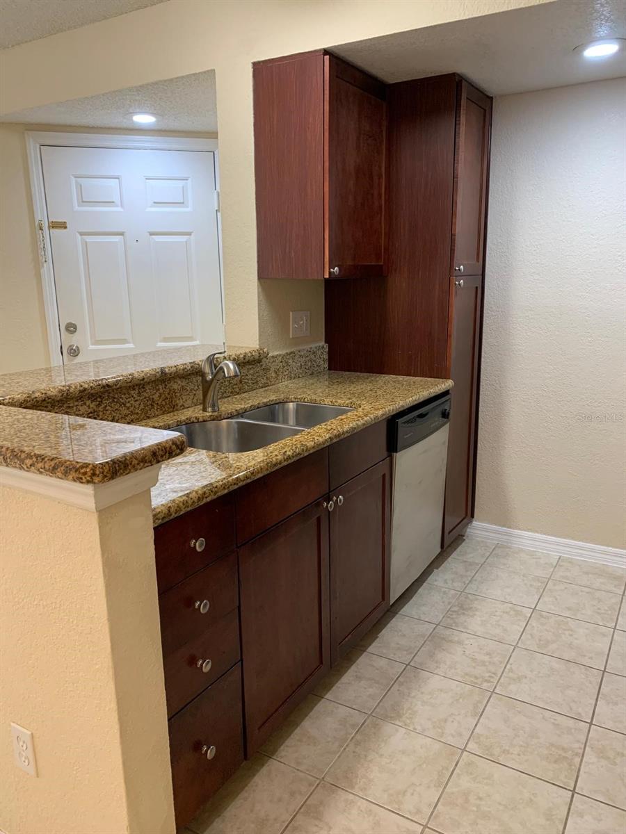 5112 CONROY RD #14, ORLANDO, FL, 32811