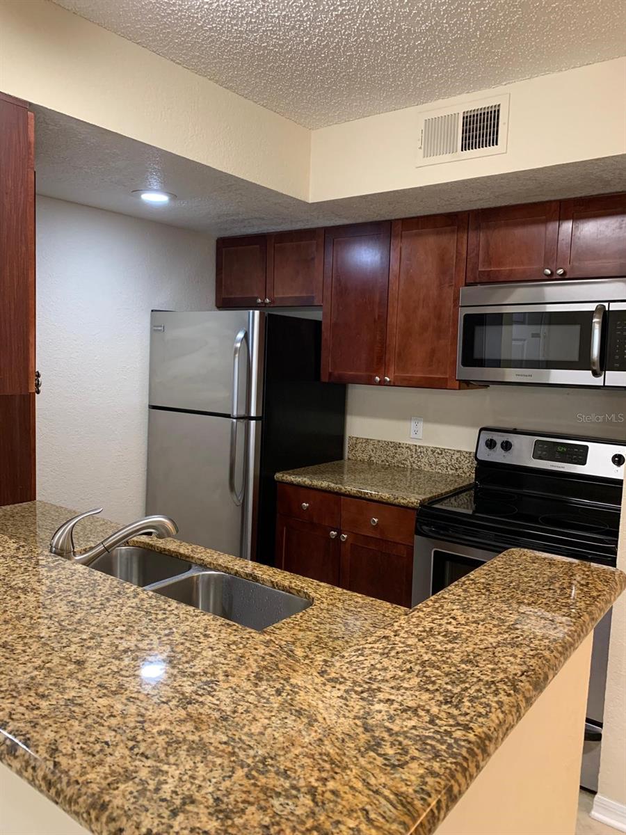 5112 CONROY RD #14, ORLANDO, FL, 32811