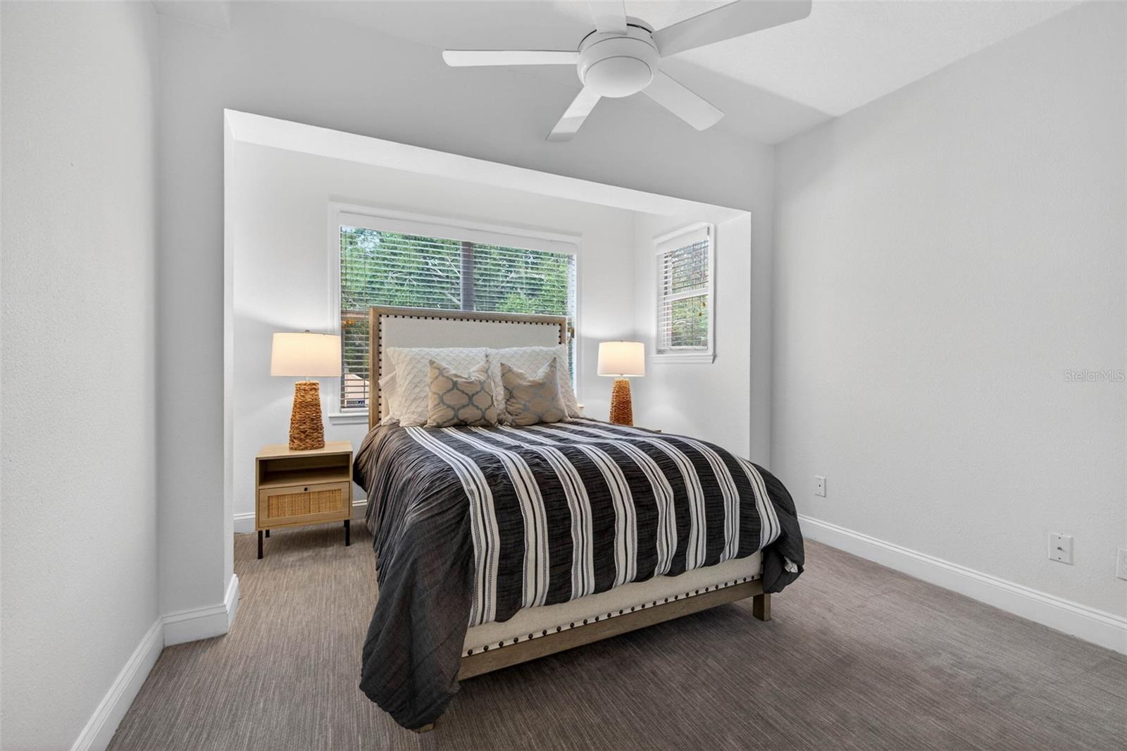 922 N SHORE DR NE, ST PETERSBURG, FL, 33701