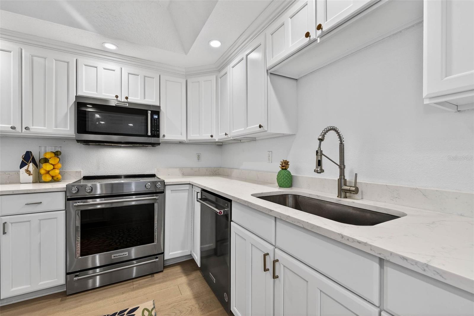 922 N SHORE DR NE, ST PETERSBURG, FL, 33701