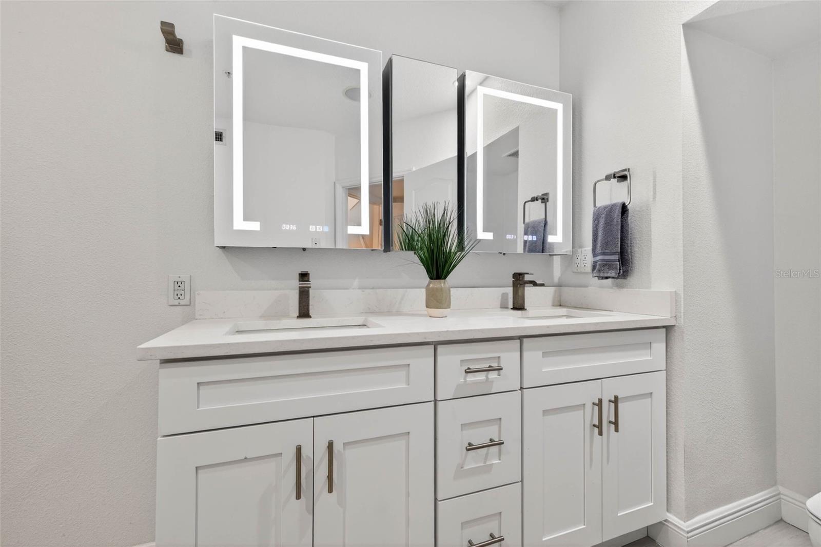 922 N SHORE DR NE, ST PETERSBURG, FL, 33701