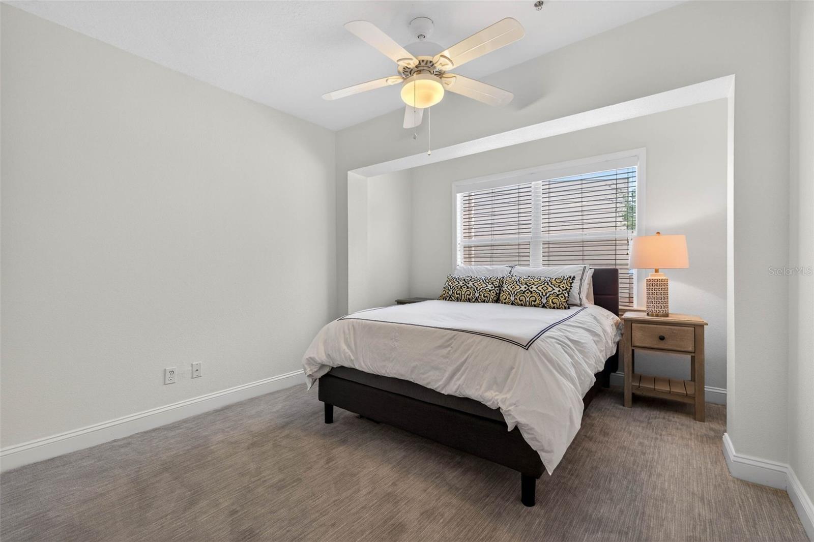 922 N SHORE DR NE, ST PETERSBURG, FL, 33701