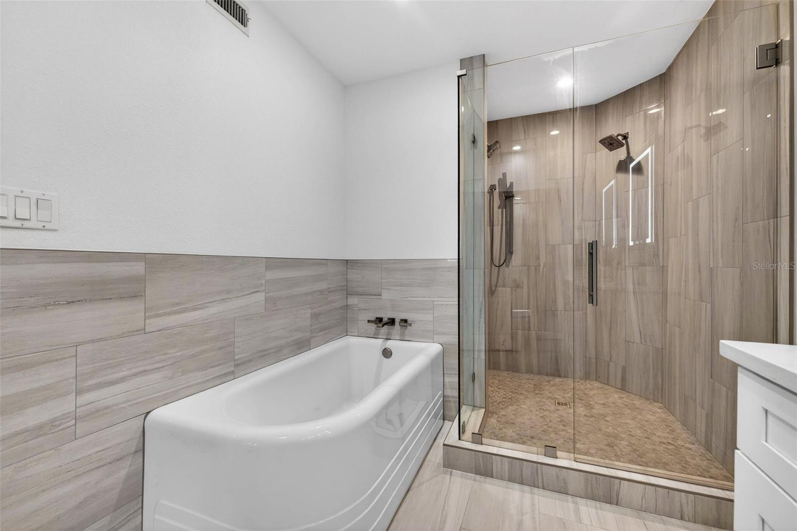 922 N SHORE DR NE, ST PETERSBURG, FL, 33701