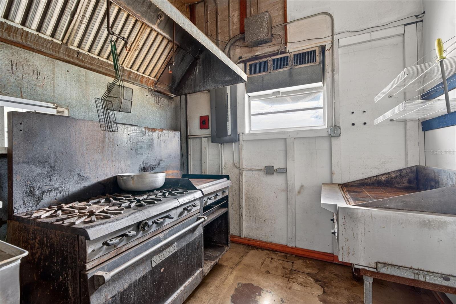 800 S US 301, SUMTERVILLE, FL, 33585