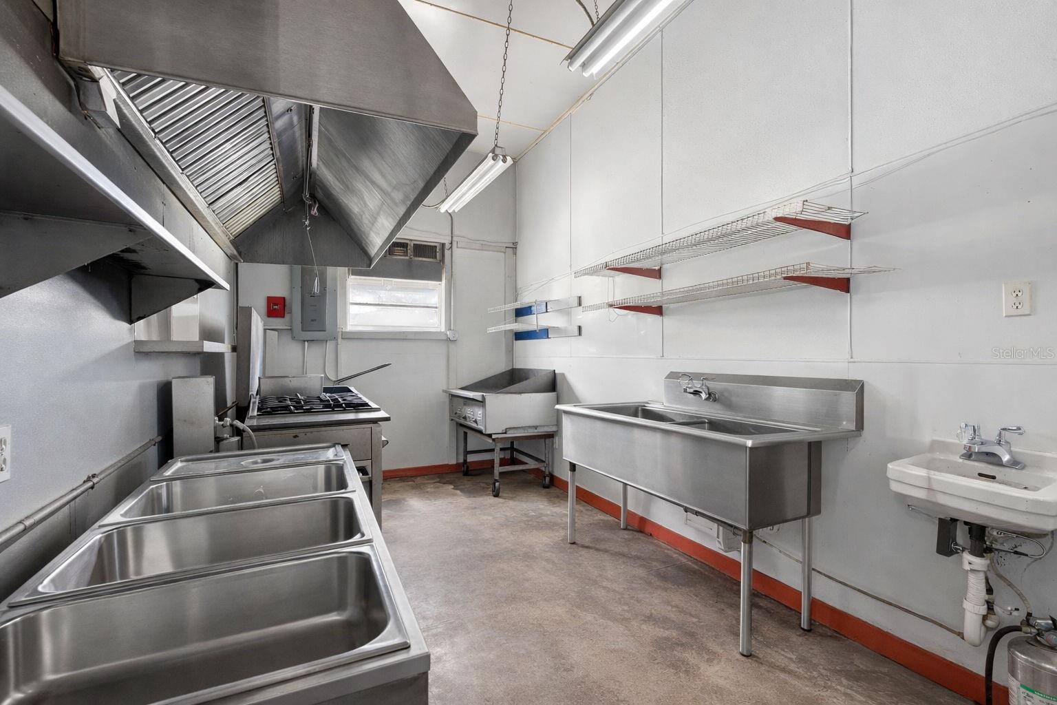 800 S US 301, SUMTERVILLE, FL, 33585