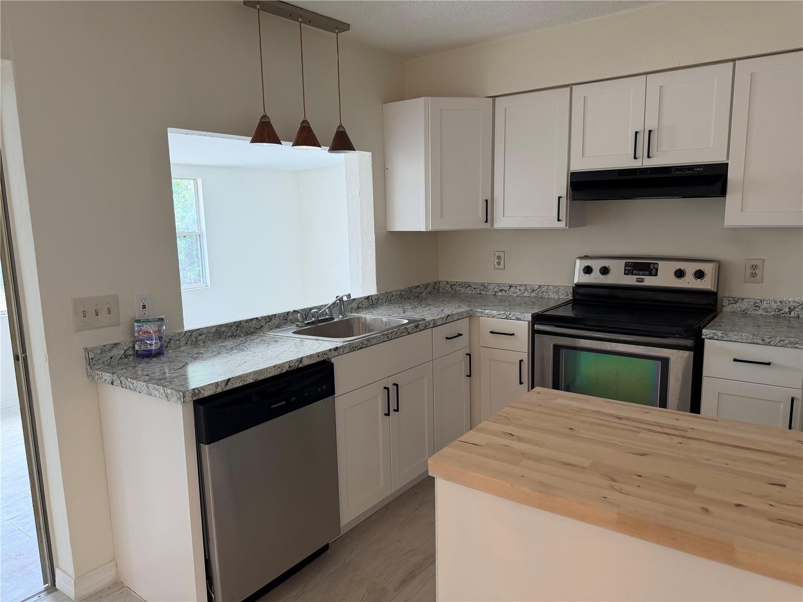 300 94TH AVE N, ST PETERSBURG, FL, 33702