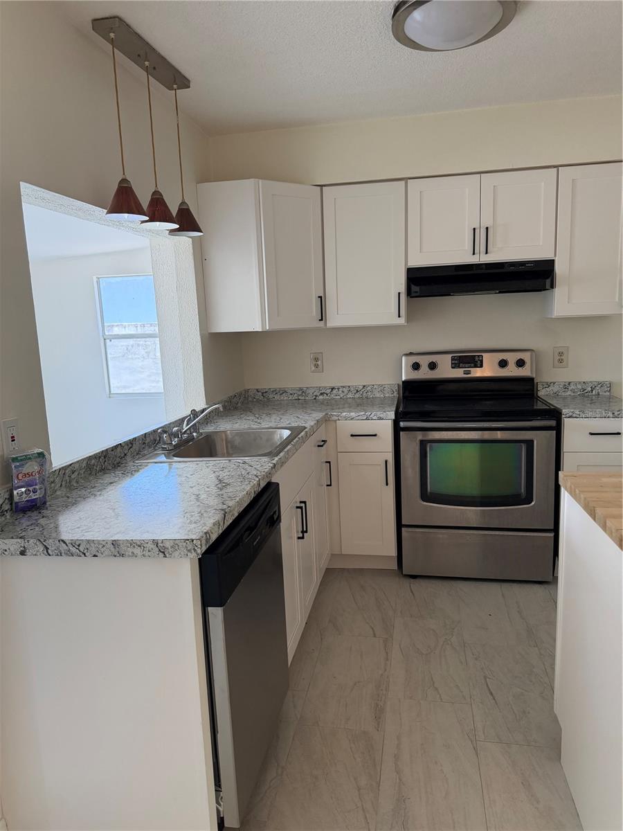 300 94TH AVE N, ST PETERSBURG, FL, 33702