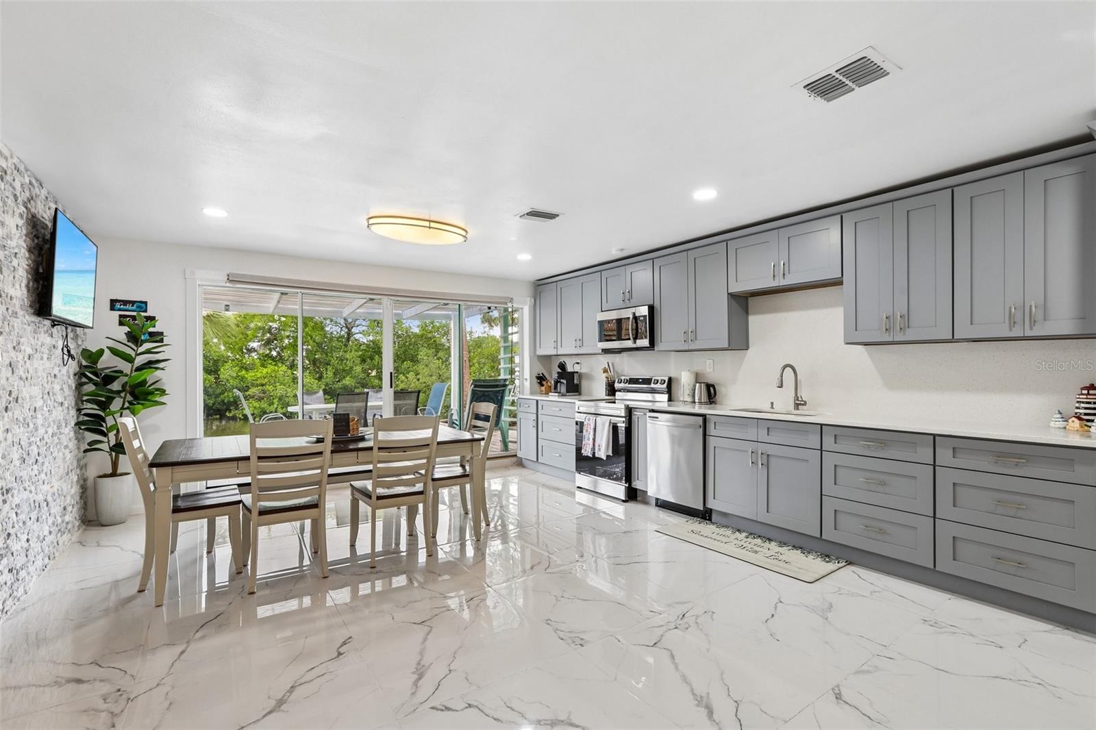 8825 OAK ST, RIVERVIEW, FL, 33578