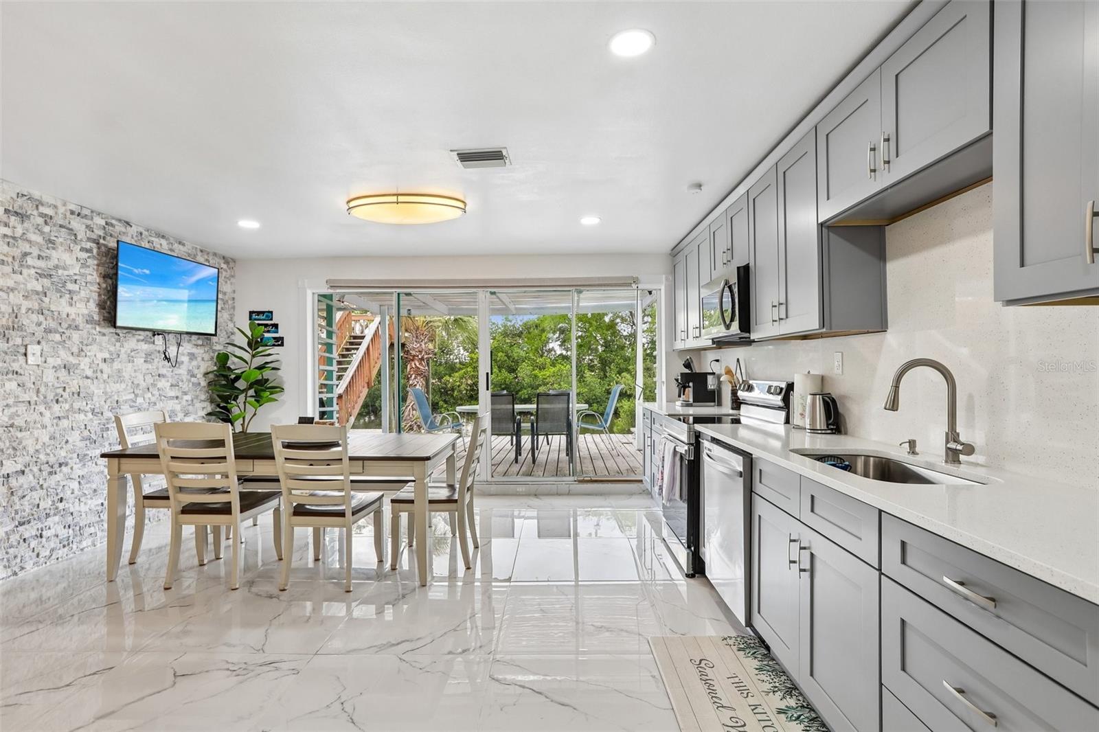 8825 OAK ST, RIVERVIEW, FL, 33578