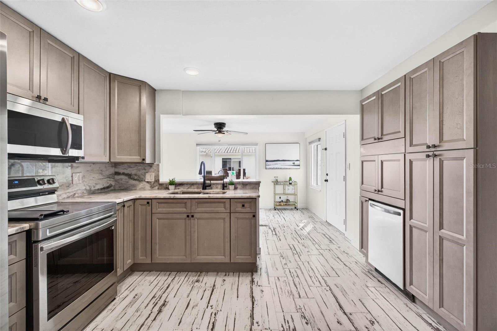 14198 89TH AVE, SEMINOLE, FL, 33776