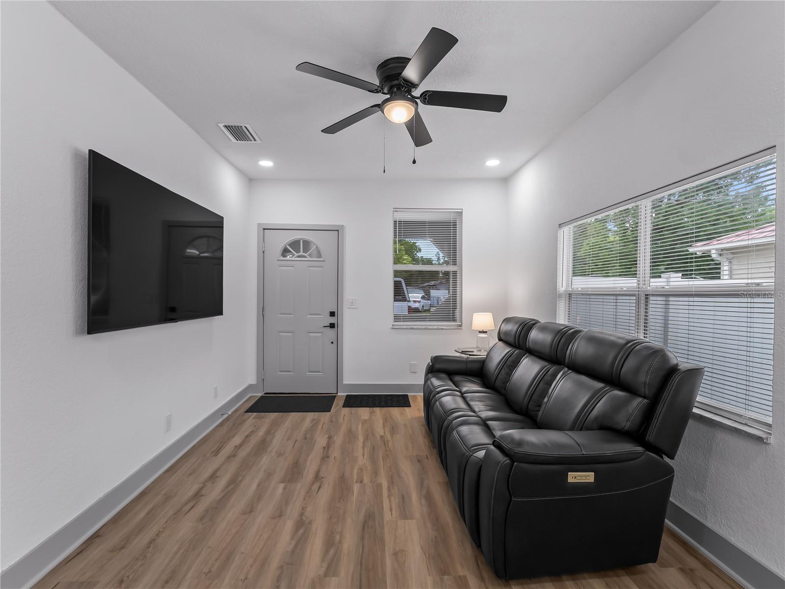 8010 N BROOKS ST, TAMPA, FL, 33604