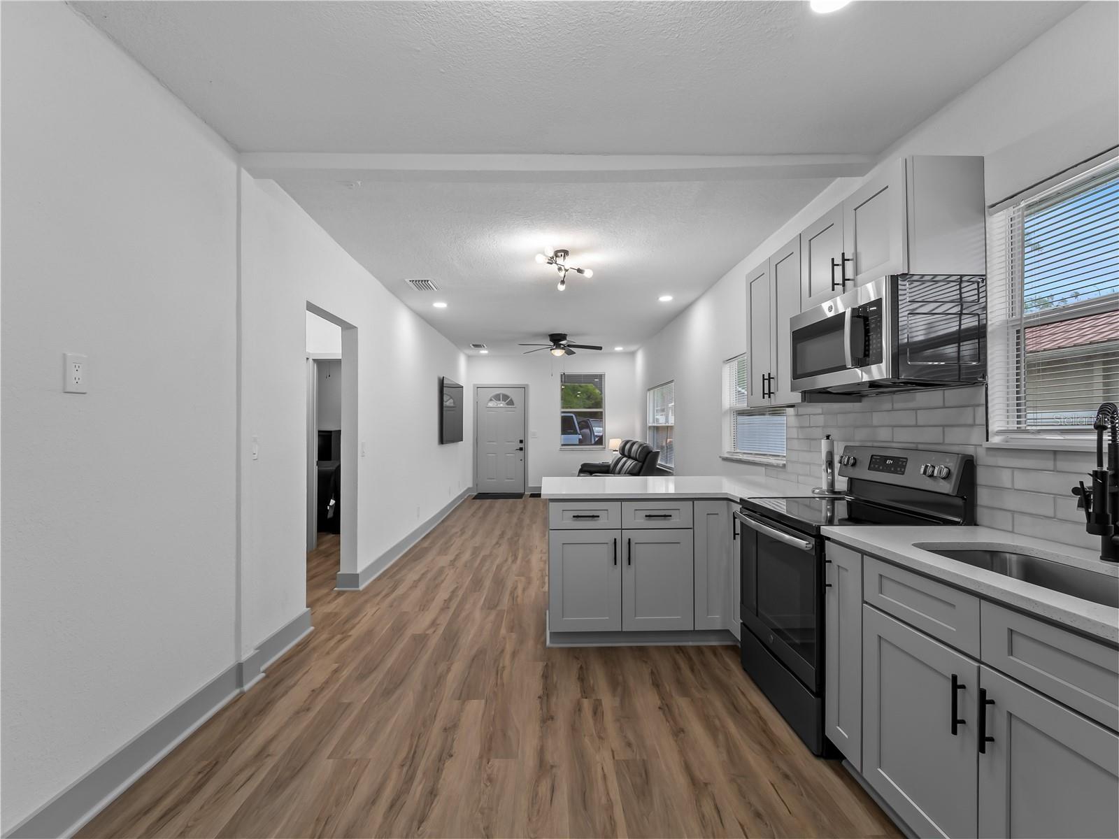 8010 N BROOKS ST, TAMPA, FL, 33604