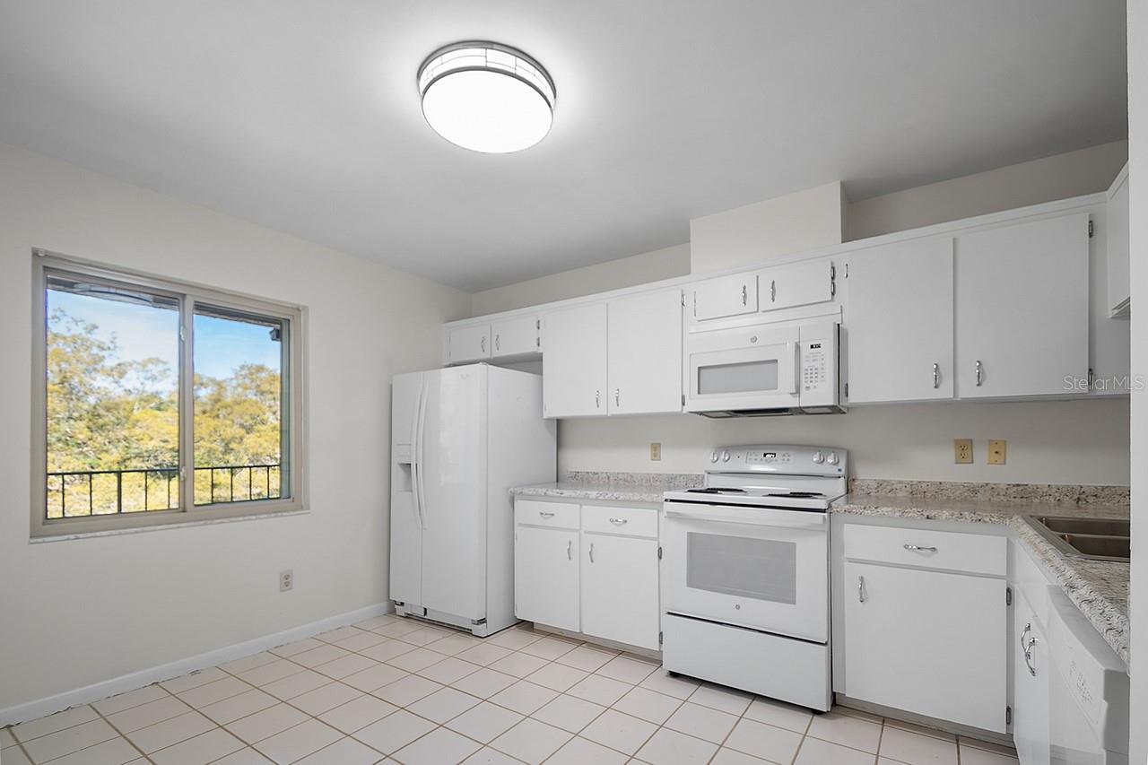 4 ESCONDIDO CIR #27, ALTAMONTE SPRINGS, FL, 32701