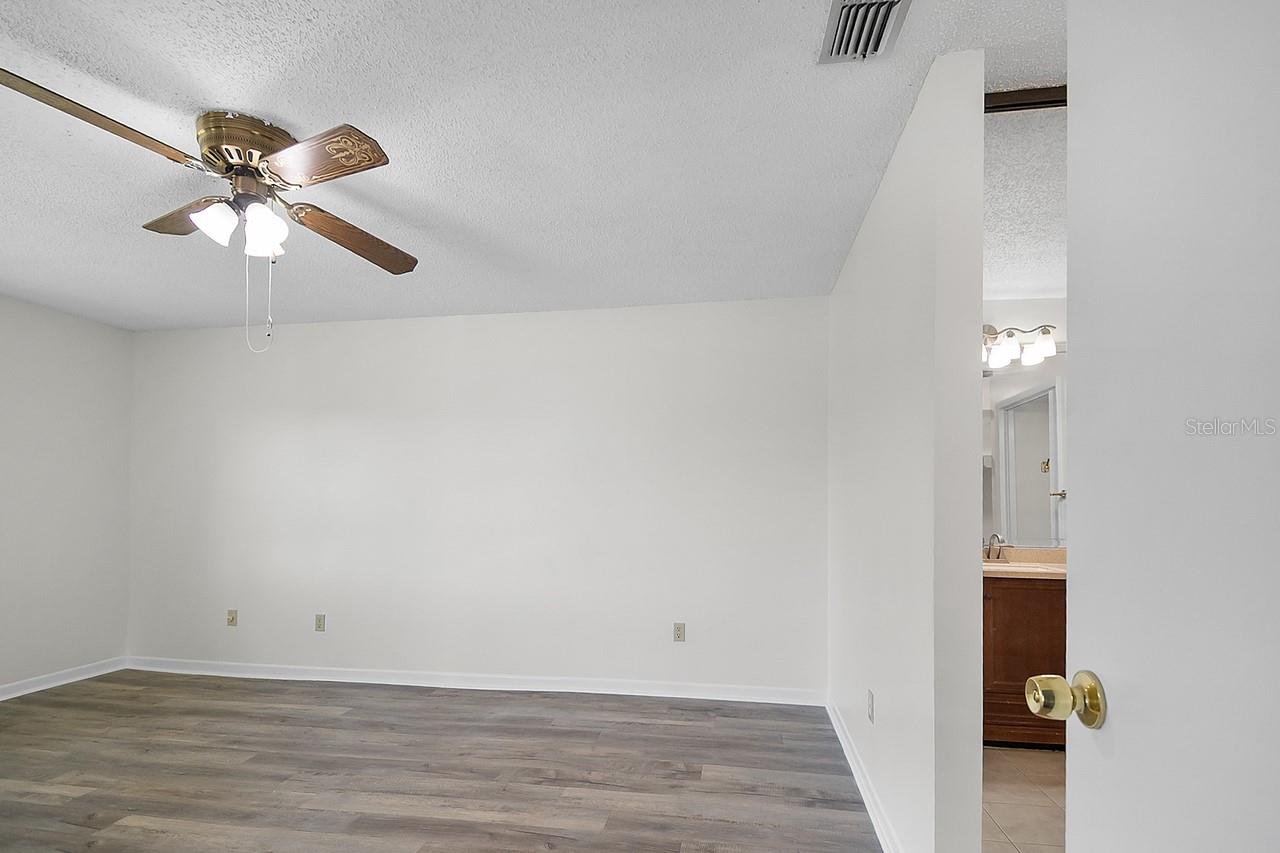 4 ESCONDIDO CIR #27, ALTAMONTE SPRINGS, FL, 32701