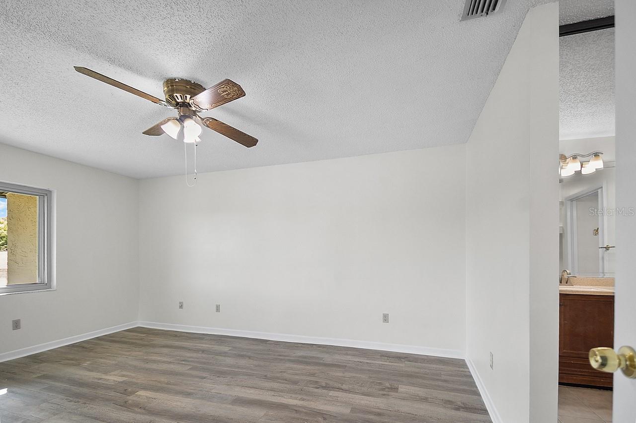 4 ESCONDIDO CIR #27, ALTAMONTE SPRINGS, FL, 32701