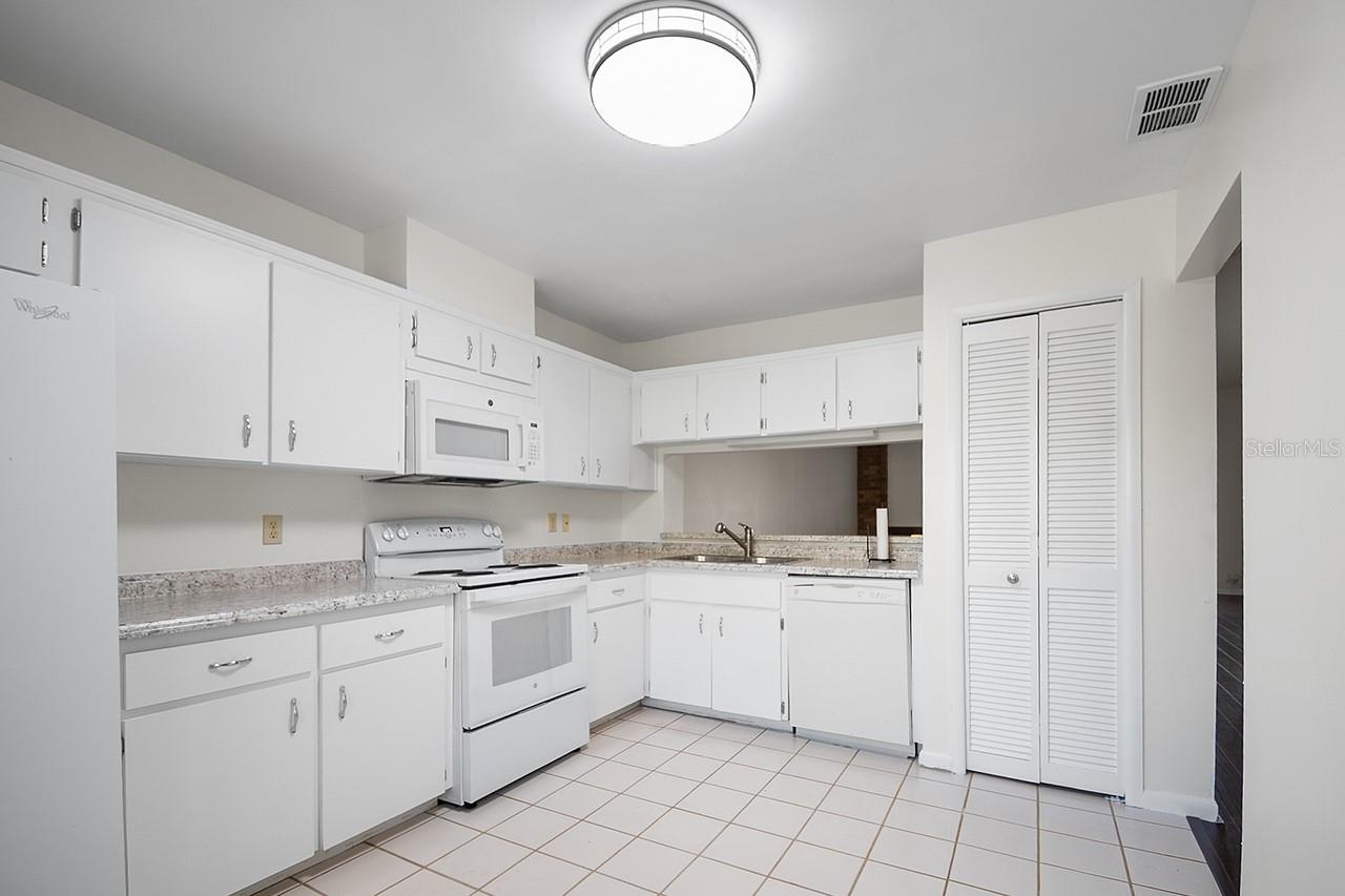 4 ESCONDIDO CIR #27, ALTAMONTE SPRINGS, FL, 32701