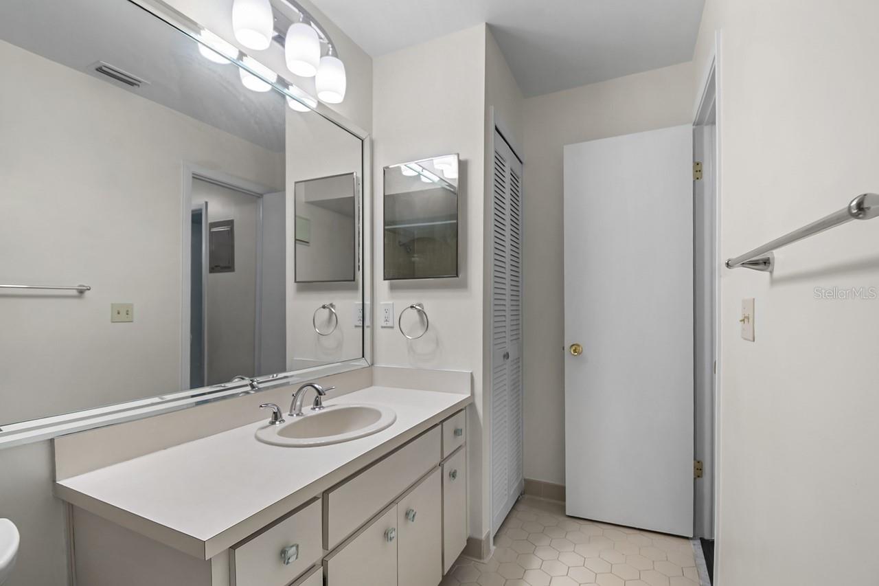 4 ESCONDIDO CIR #27, ALTAMONTE SPRINGS, FL, 32701