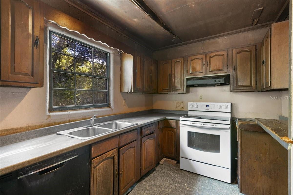 6950 SE HIGHWAY 41, MORRISTON, FL, 32668