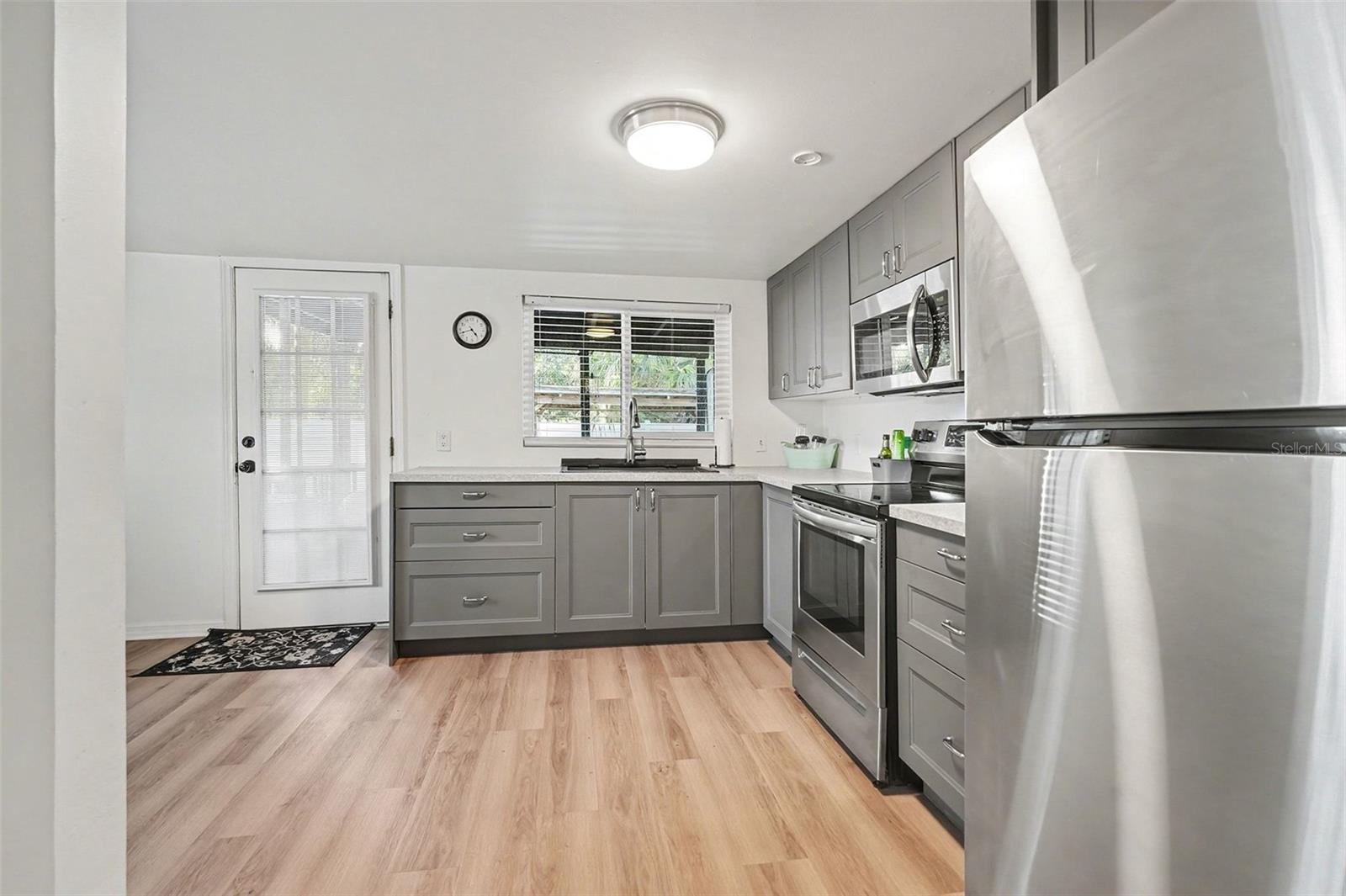 6305 S MACDILL AVE, TAMPA, FL, 33611