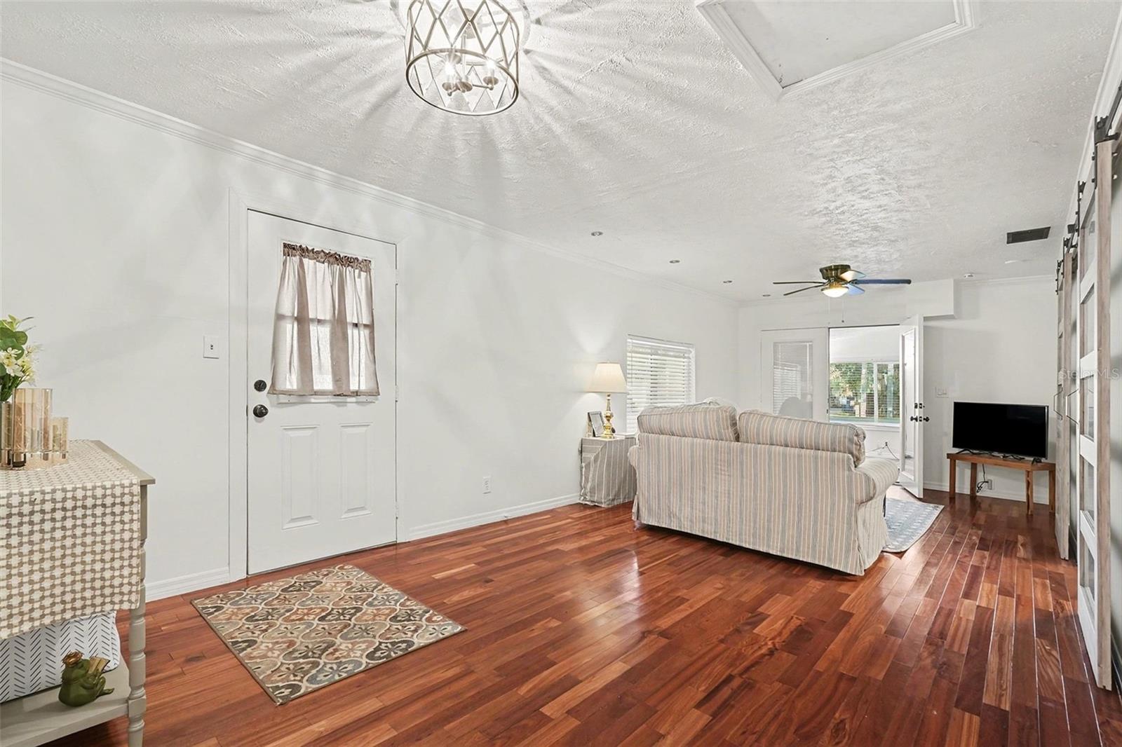 6305 S MACDILL AVE, TAMPA, FL, 33611