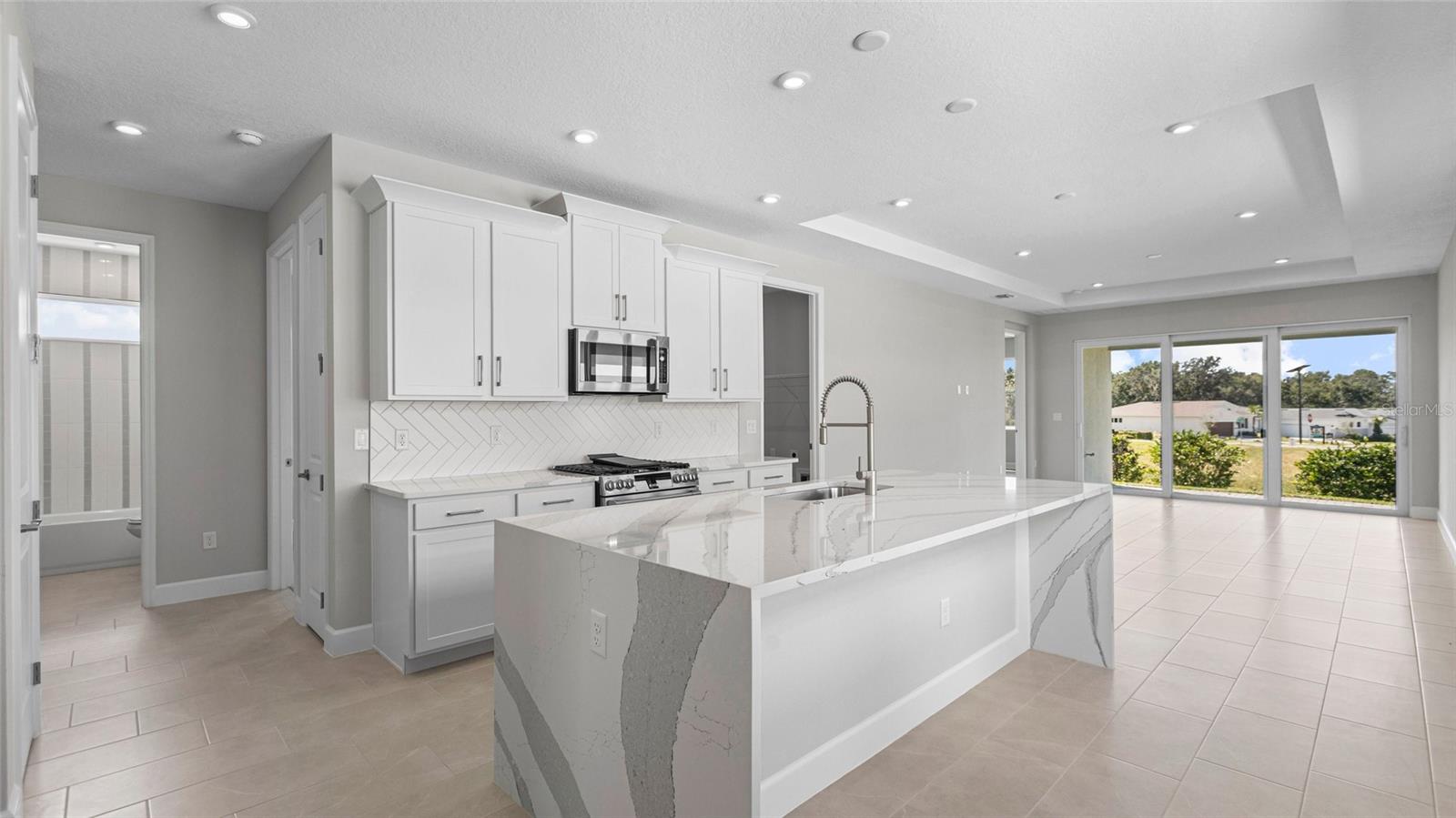 574 HAMMOCK OAKS BLVD, LADY LAKE, FL, 32159