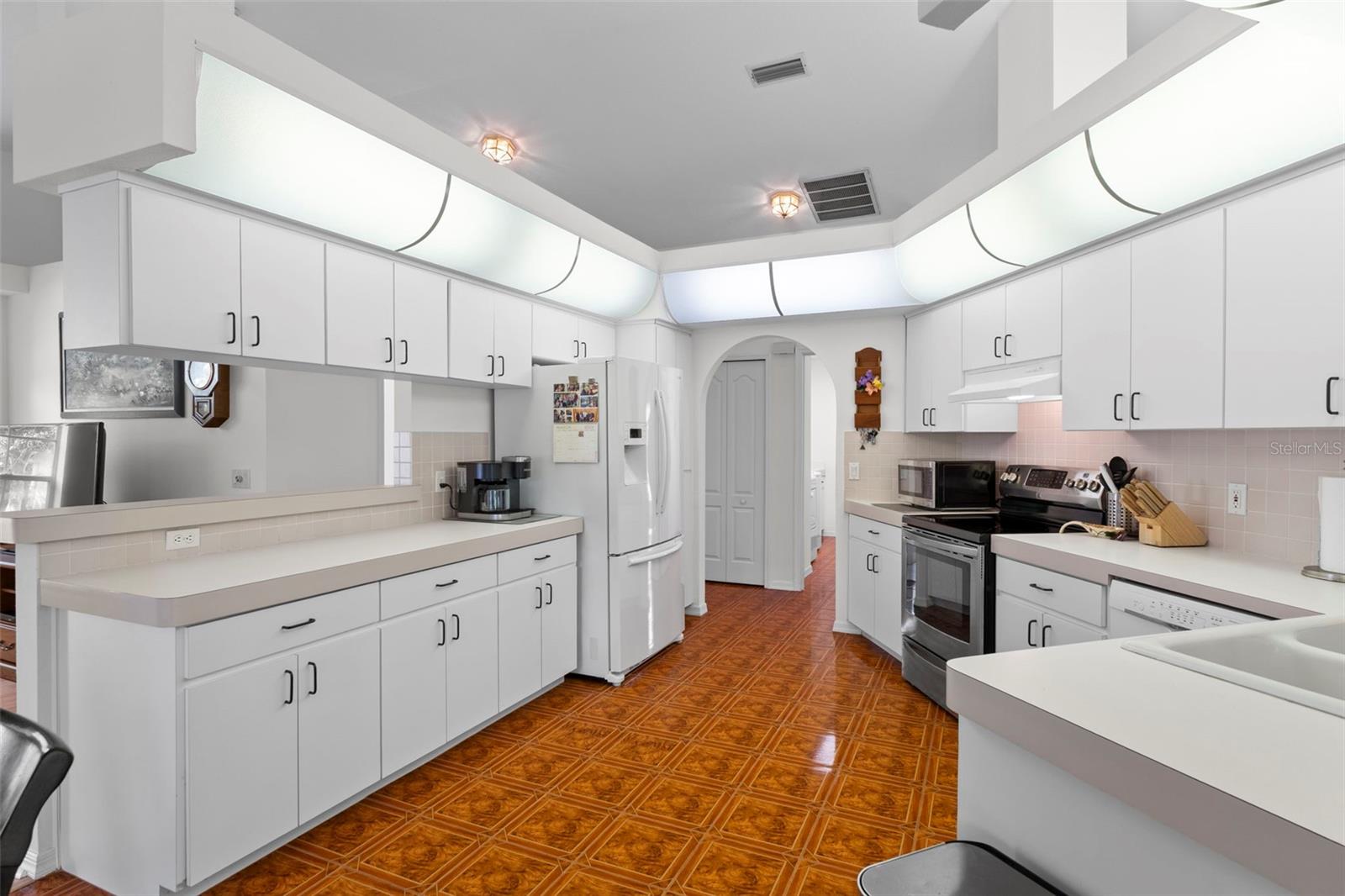 Plent of Cabinets - Pull Out Shelves