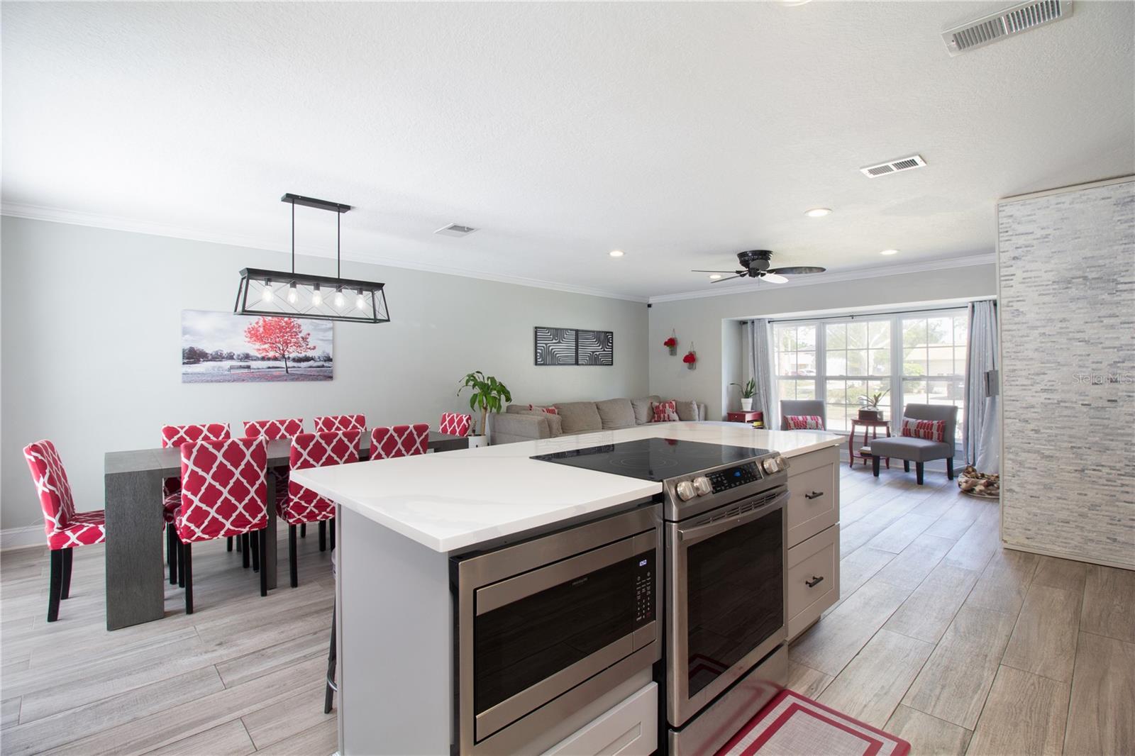 7018 OAKVIEW CIR, TAMPA, FL, 33634