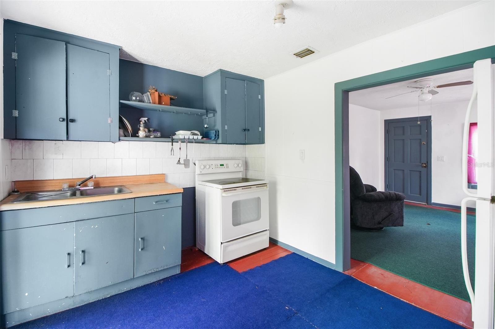 2205 & 2211 LAKE PICKETT RD, ORLANDO, FL, 32826