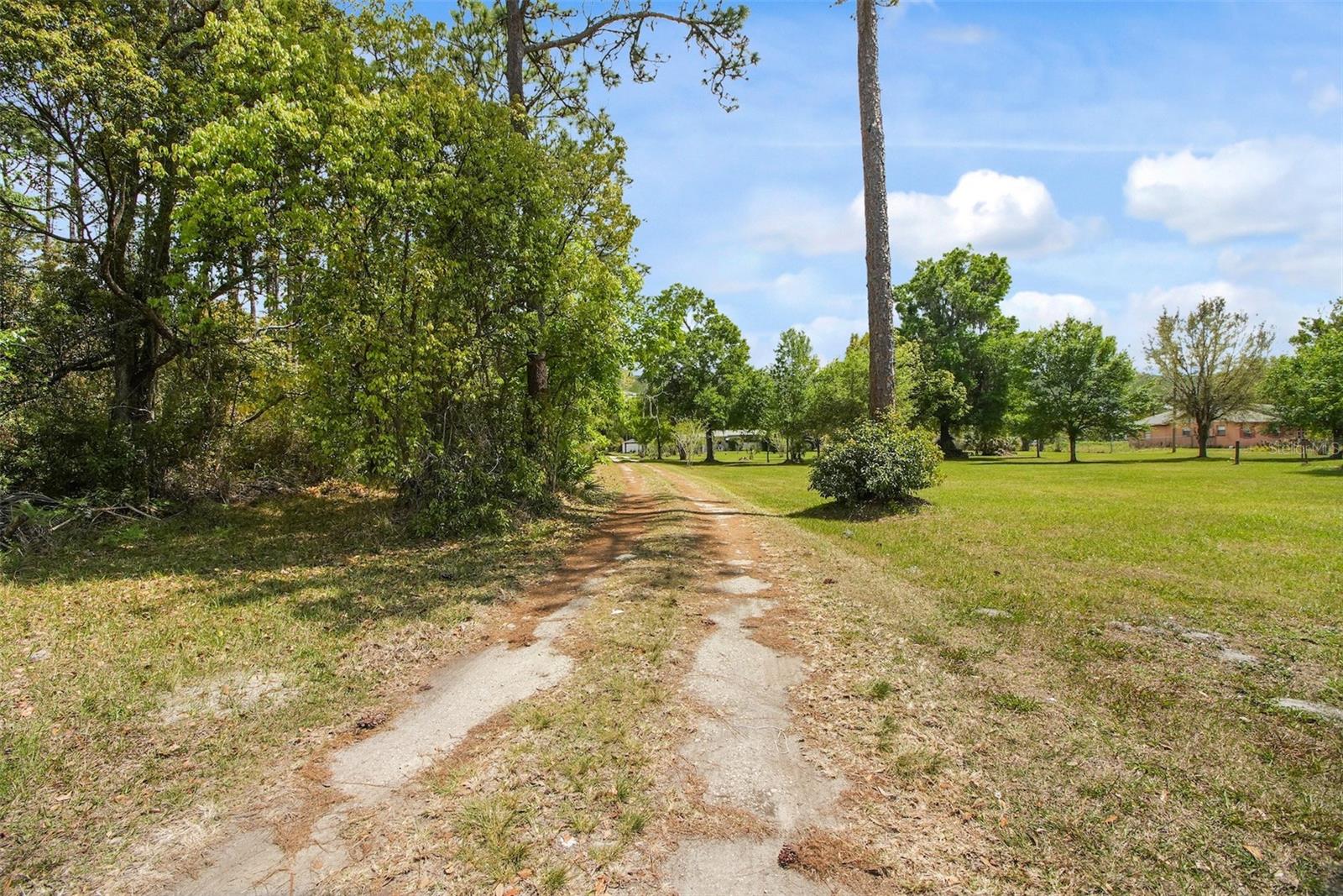 2205 & 2211 LAKE PICKETT RD, ORLANDO, FL, 32826