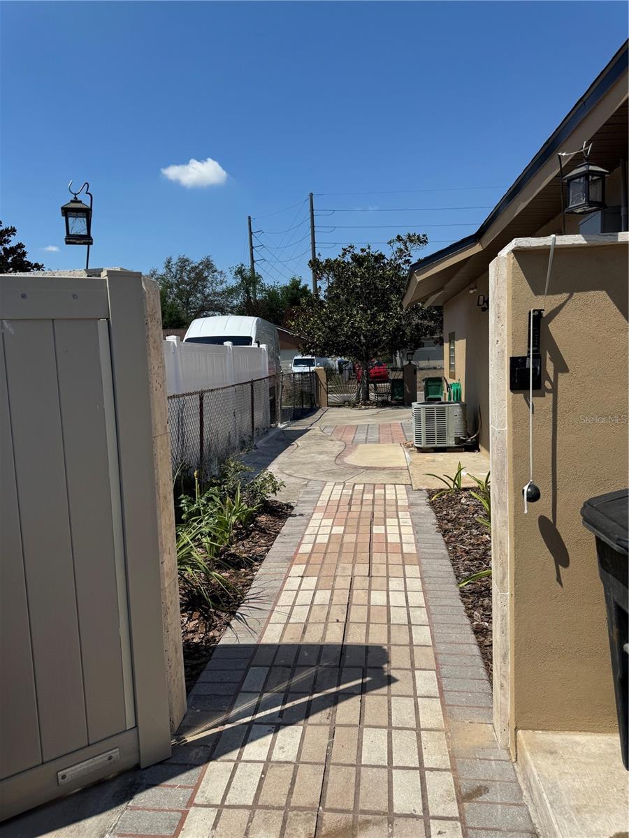 1833 MATTERHORN DR, ORLANDO, FL, 32818