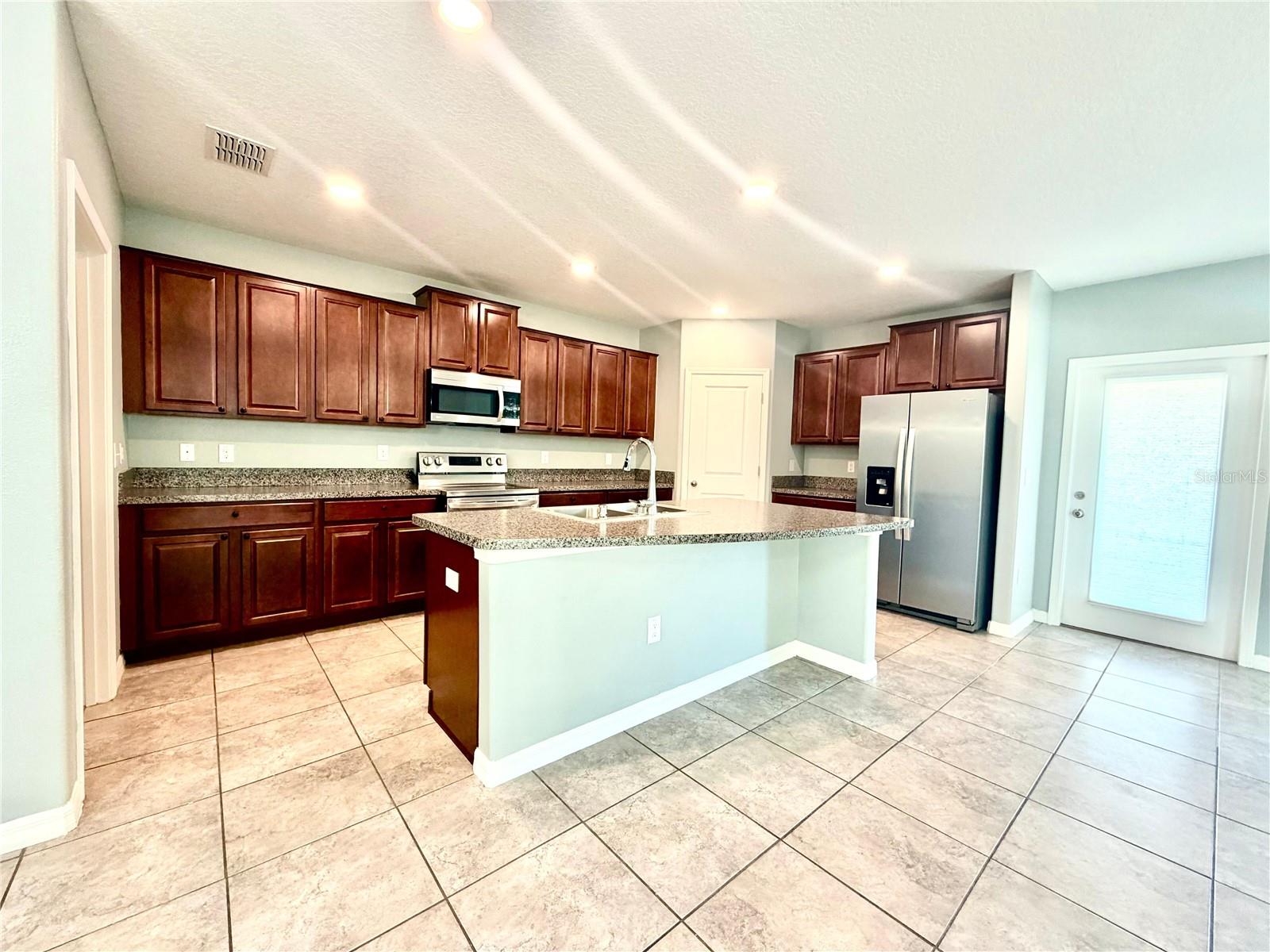 6821 BLUE MOON WAY, SUN CITY CENTER, FL, 33573