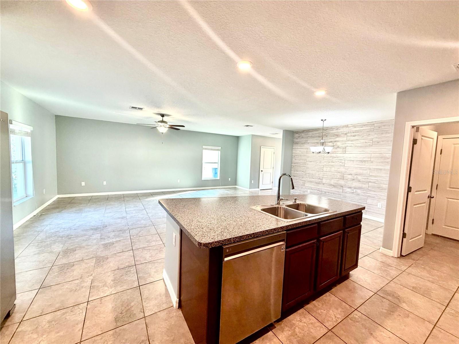 6821 BLUE MOON WAY, SUN CITY CENTER, FL, 33573