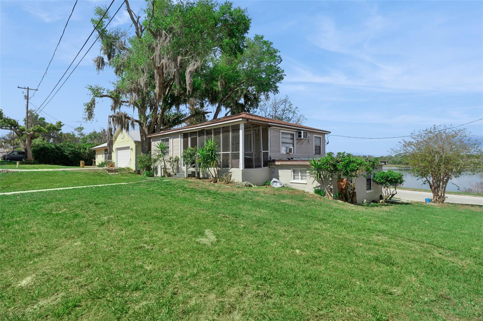 806 S MAIN AVE, GROVELAND, FL, 34736