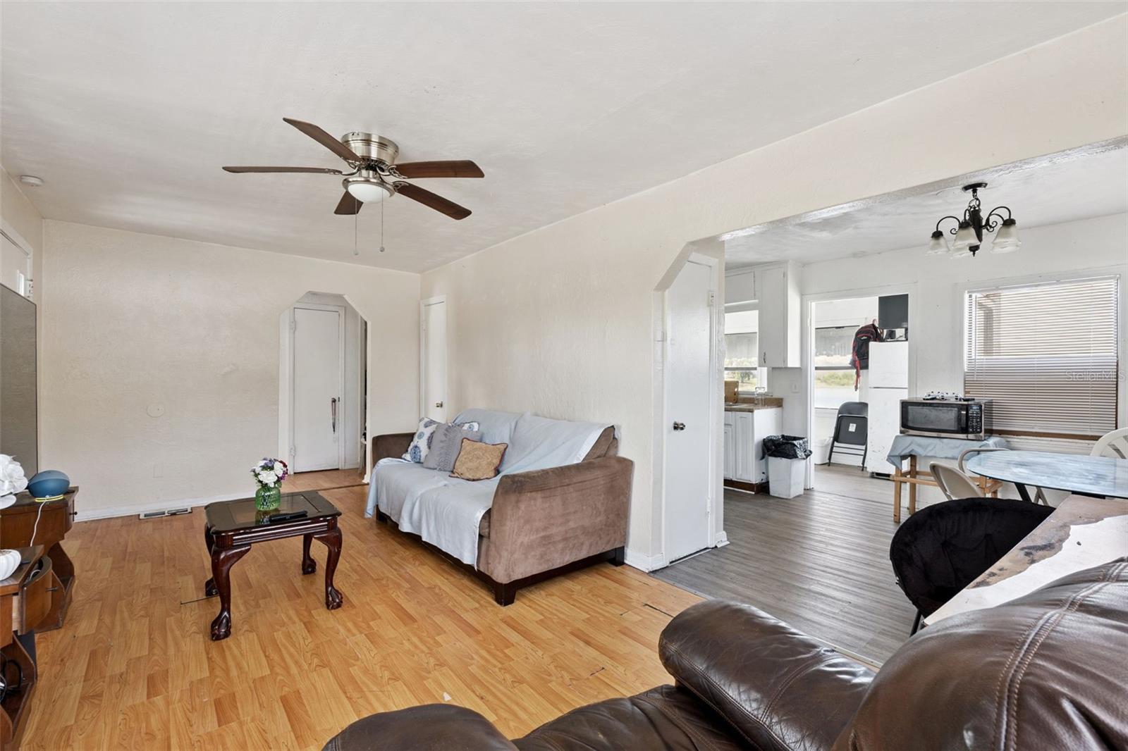806 S MAIN AVE, GROVELAND, FL, 34736