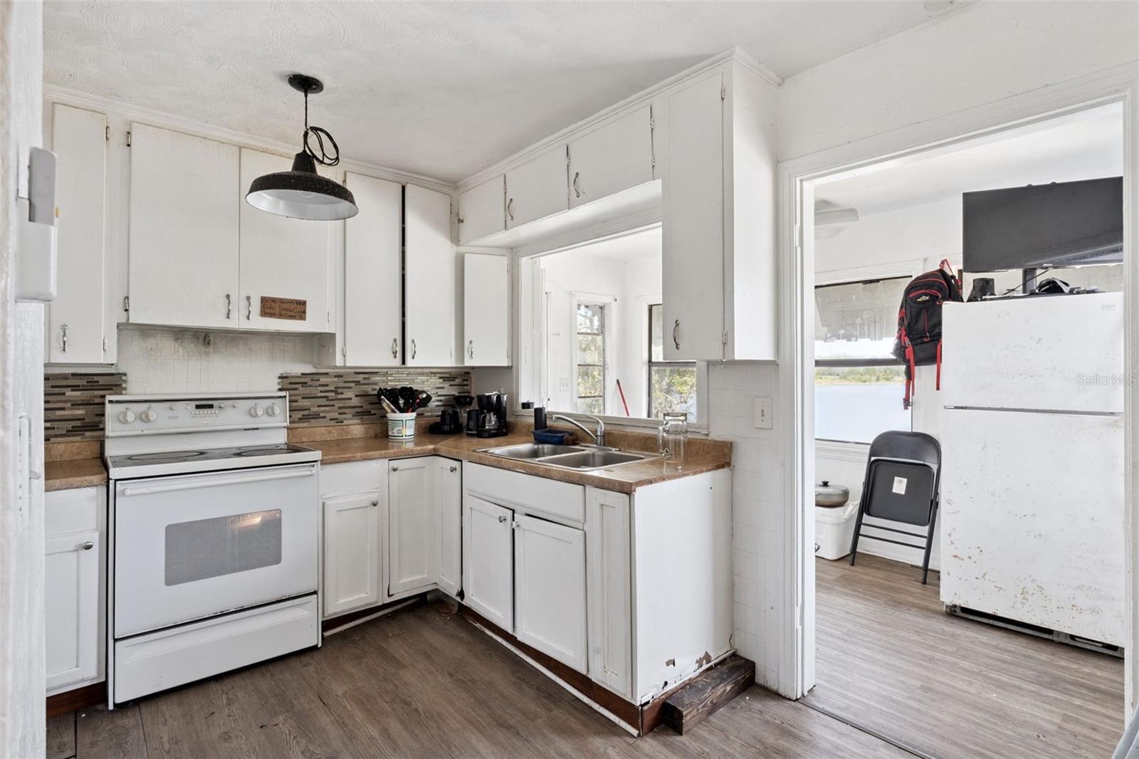 806 S MAIN AVE, GROVELAND, FL, 34736