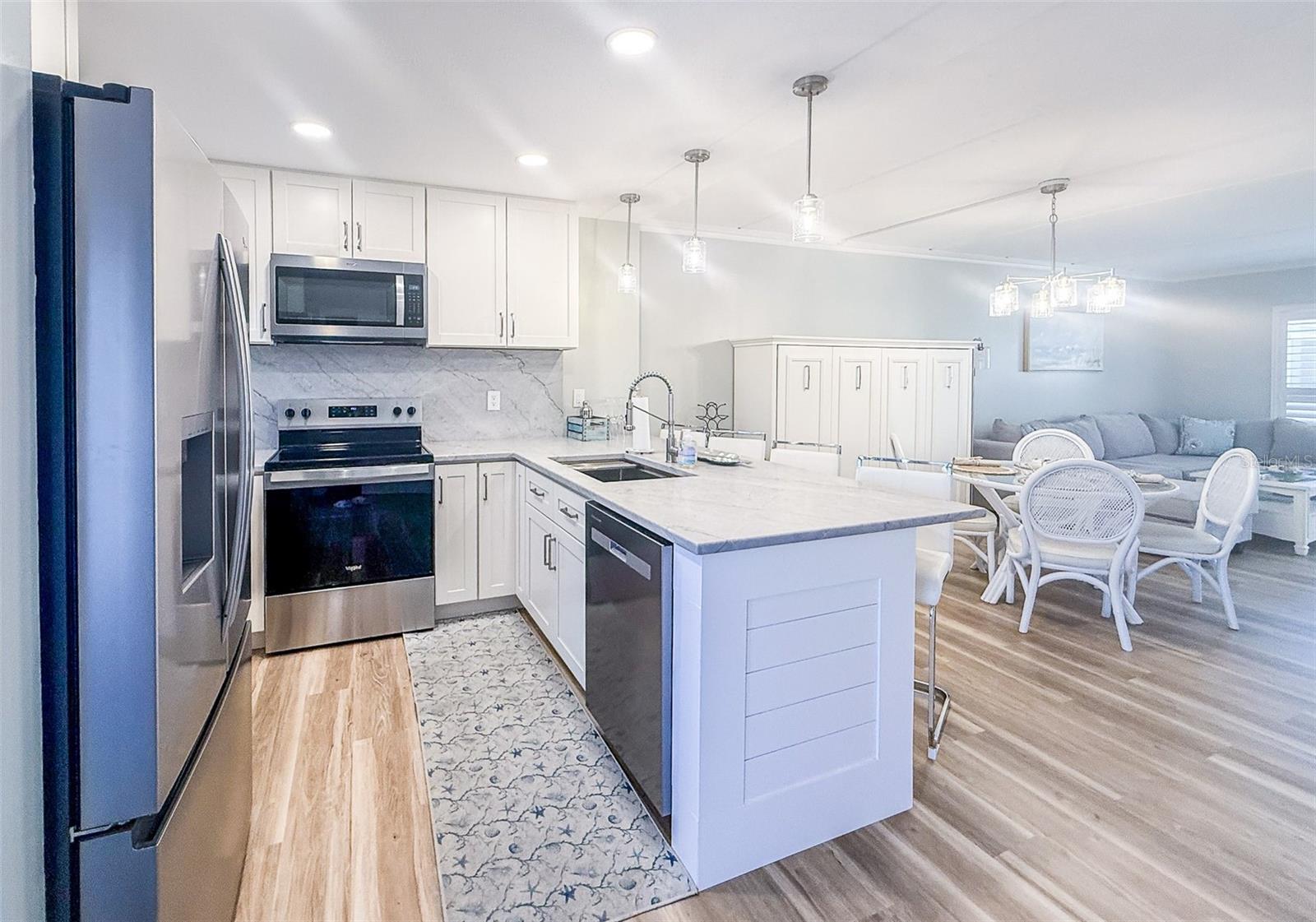 845 BENJAMIN FRANKLIN DR #202, SARASOTA, FL, 34236