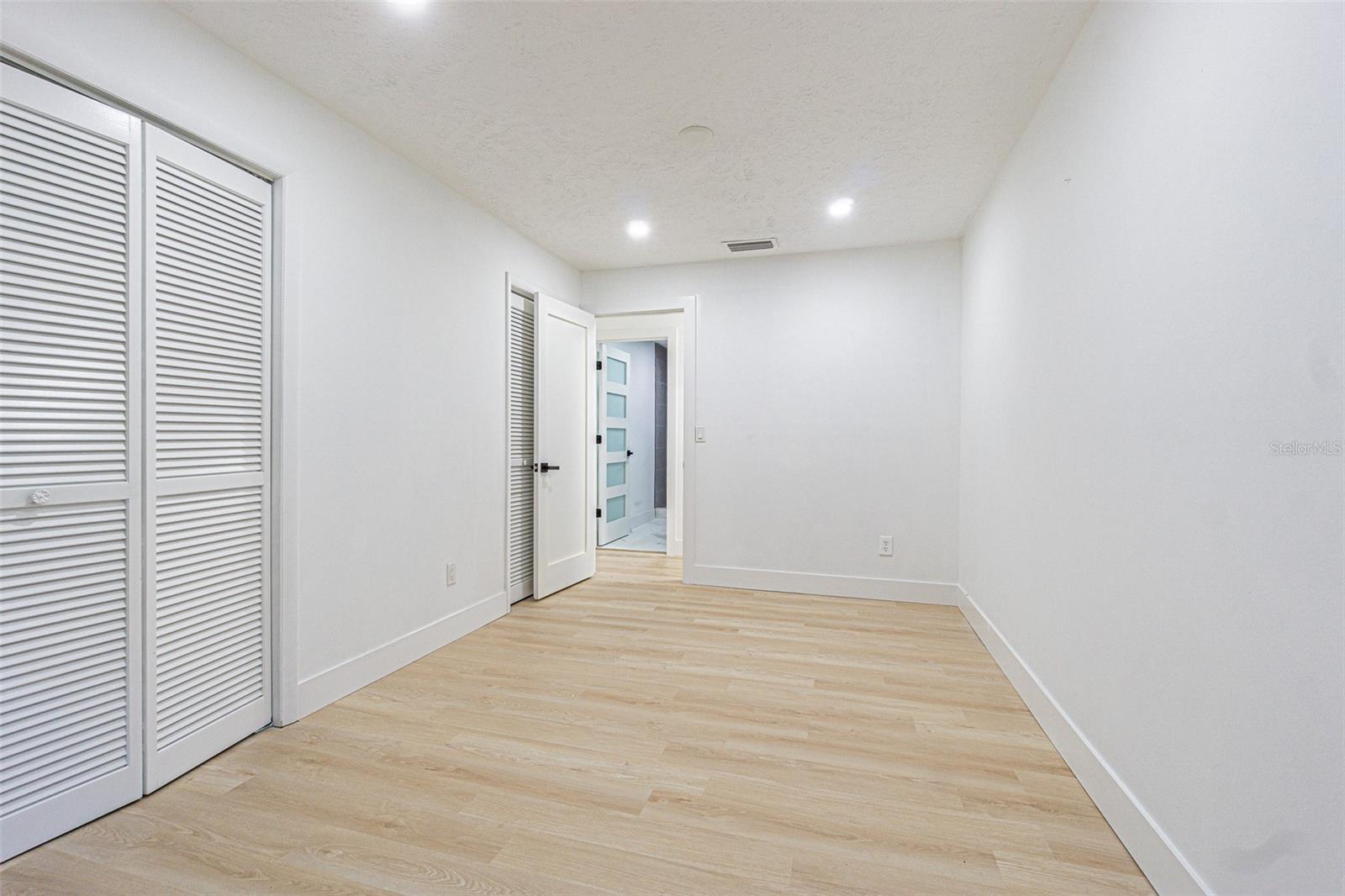 8807 OVERLOOK DR, WESLEY CHAPEL, FL, 33545