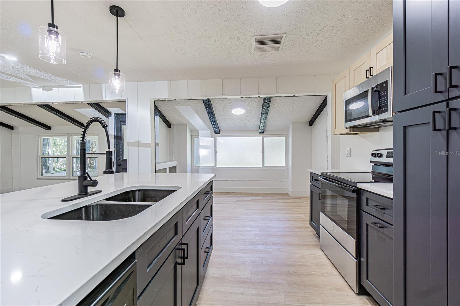 8807 OVERLOOK DR, WESLEY CHAPEL, FL, 33545