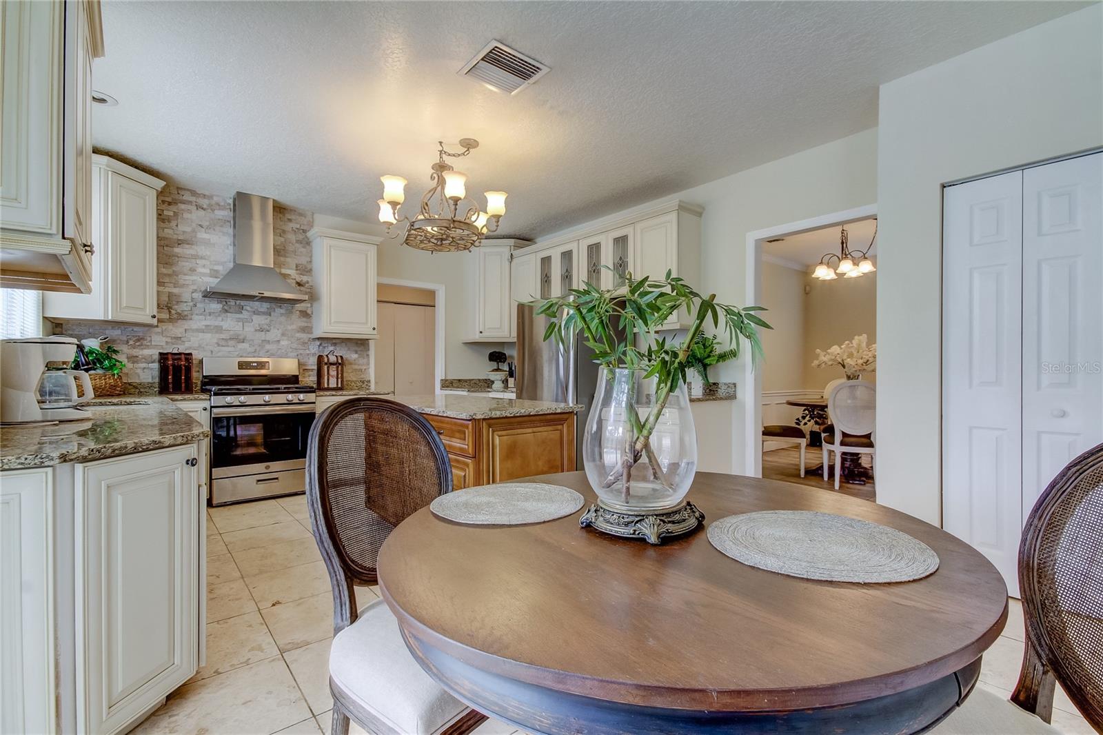 9401 WOODBAY DR, TAMPA, FL, 33626