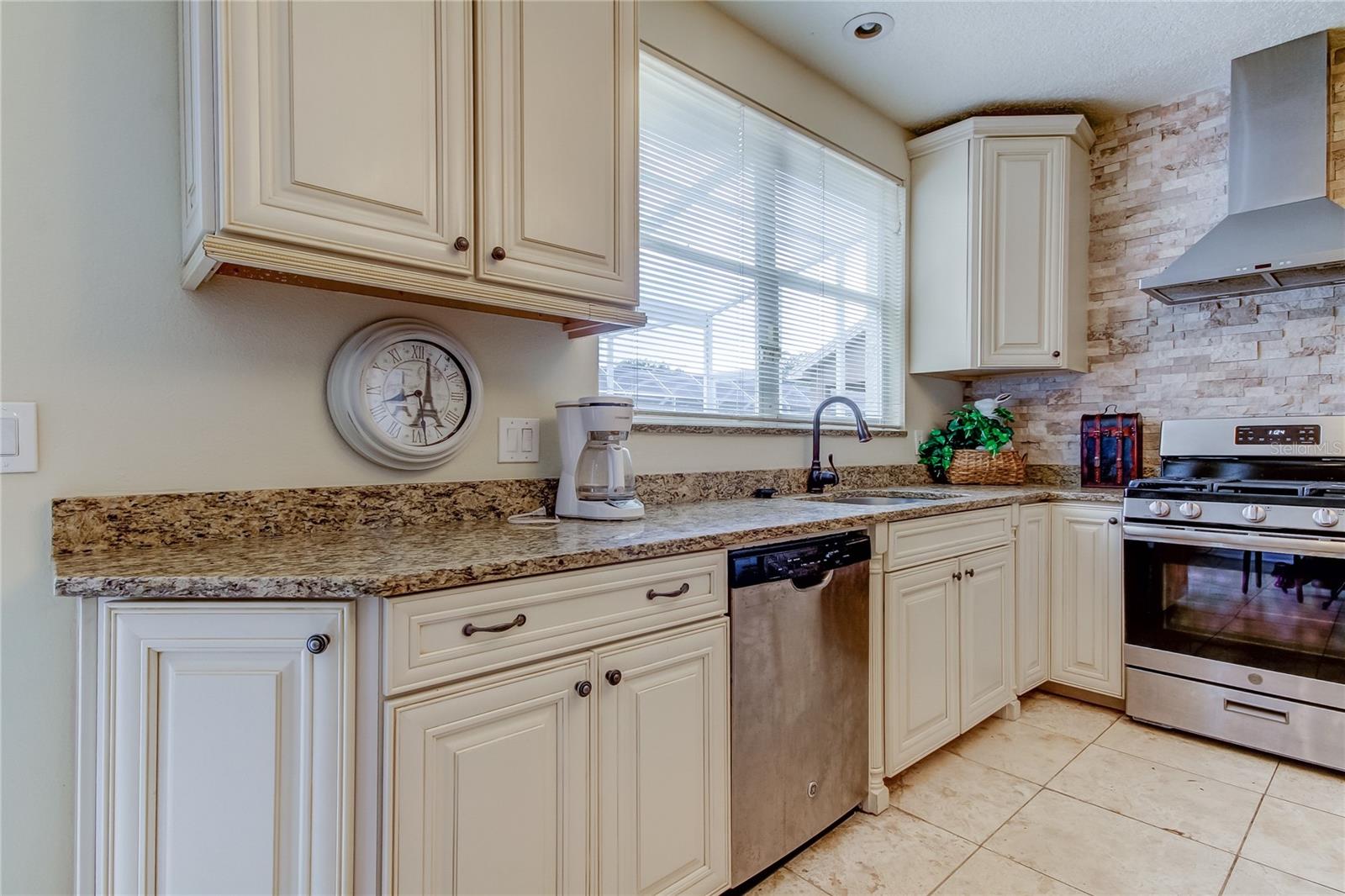9401 WOODBAY DR, TAMPA, FL, 33626