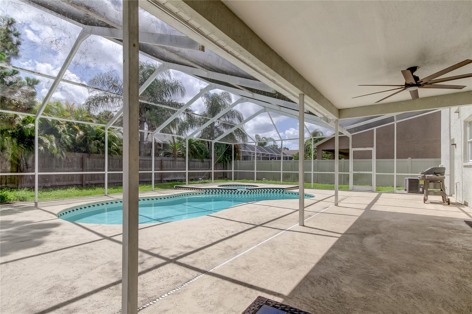 9401 WOODBAY DR, TAMPA, FL, 33626
