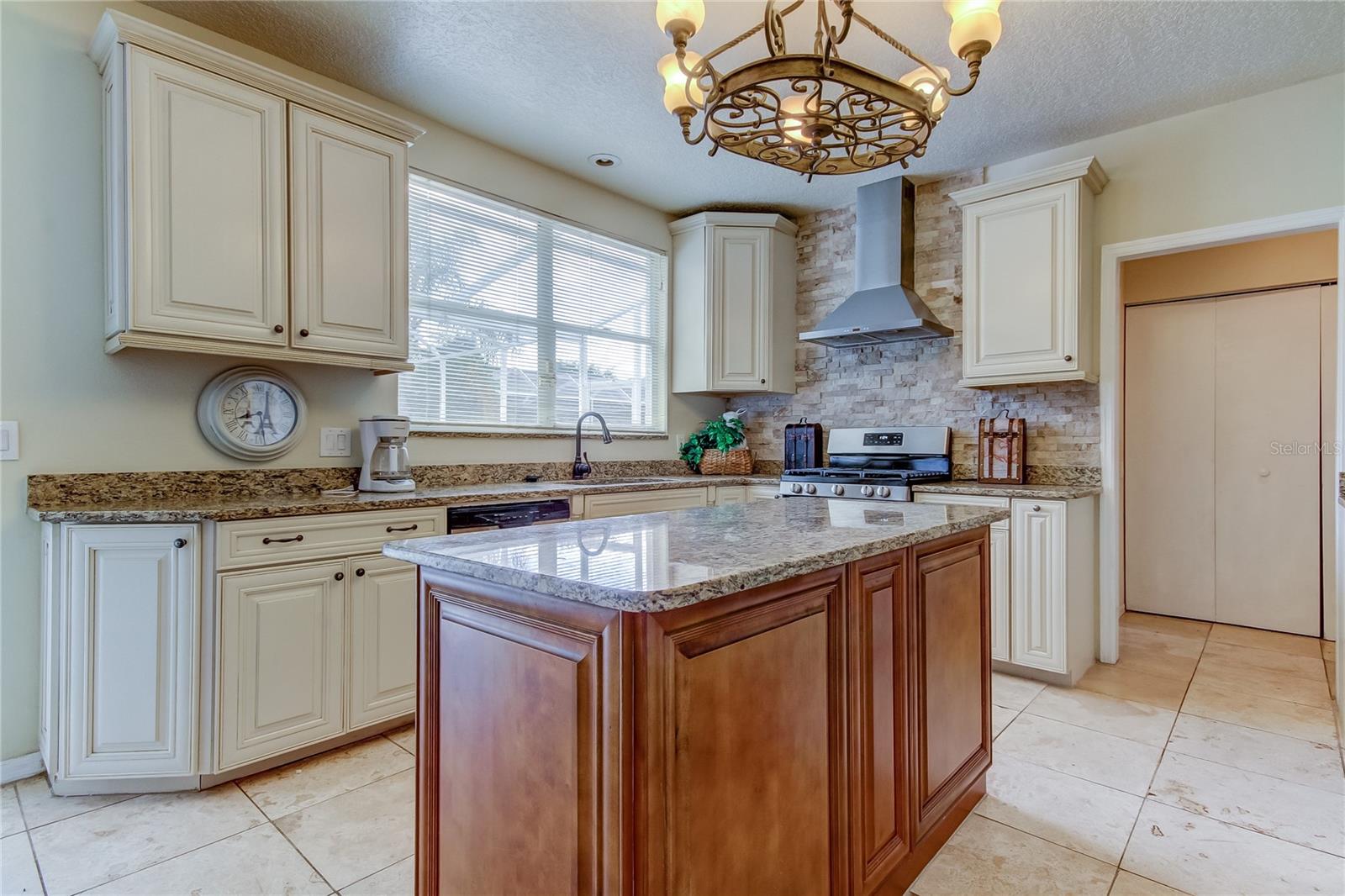 9401 WOODBAY DR, TAMPA, FL, 33626