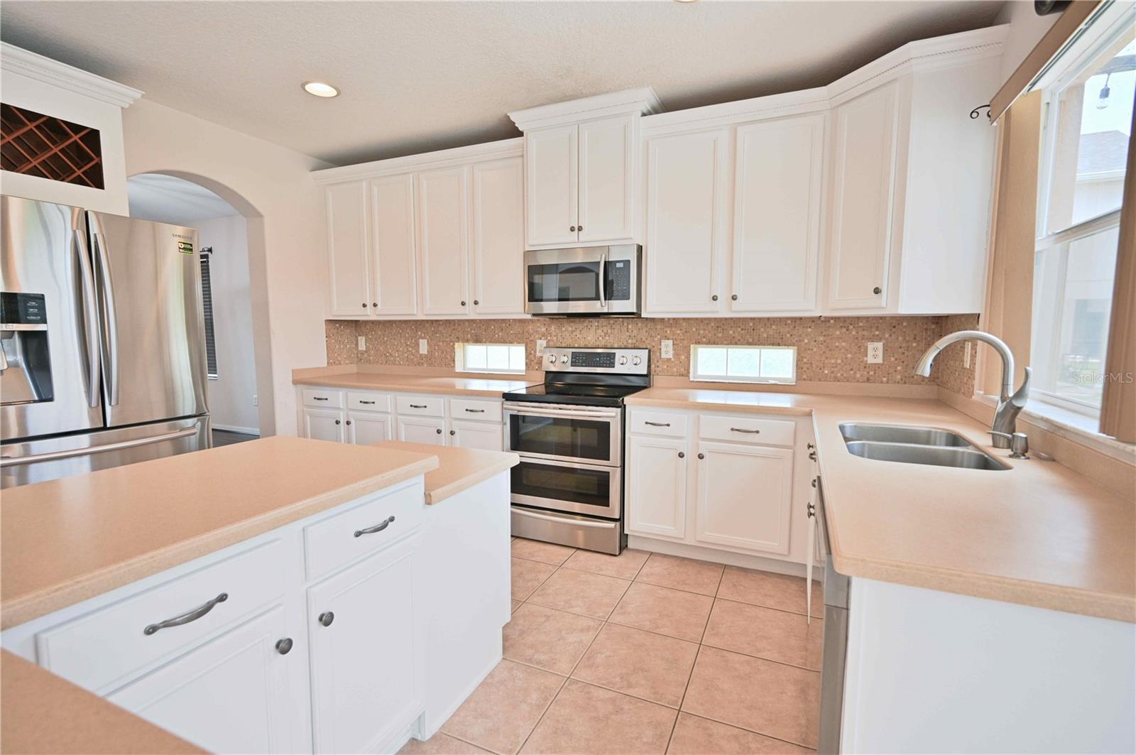 4646 POINTE O WOODS DR, WESLEY CHAPEL, FL, 33543