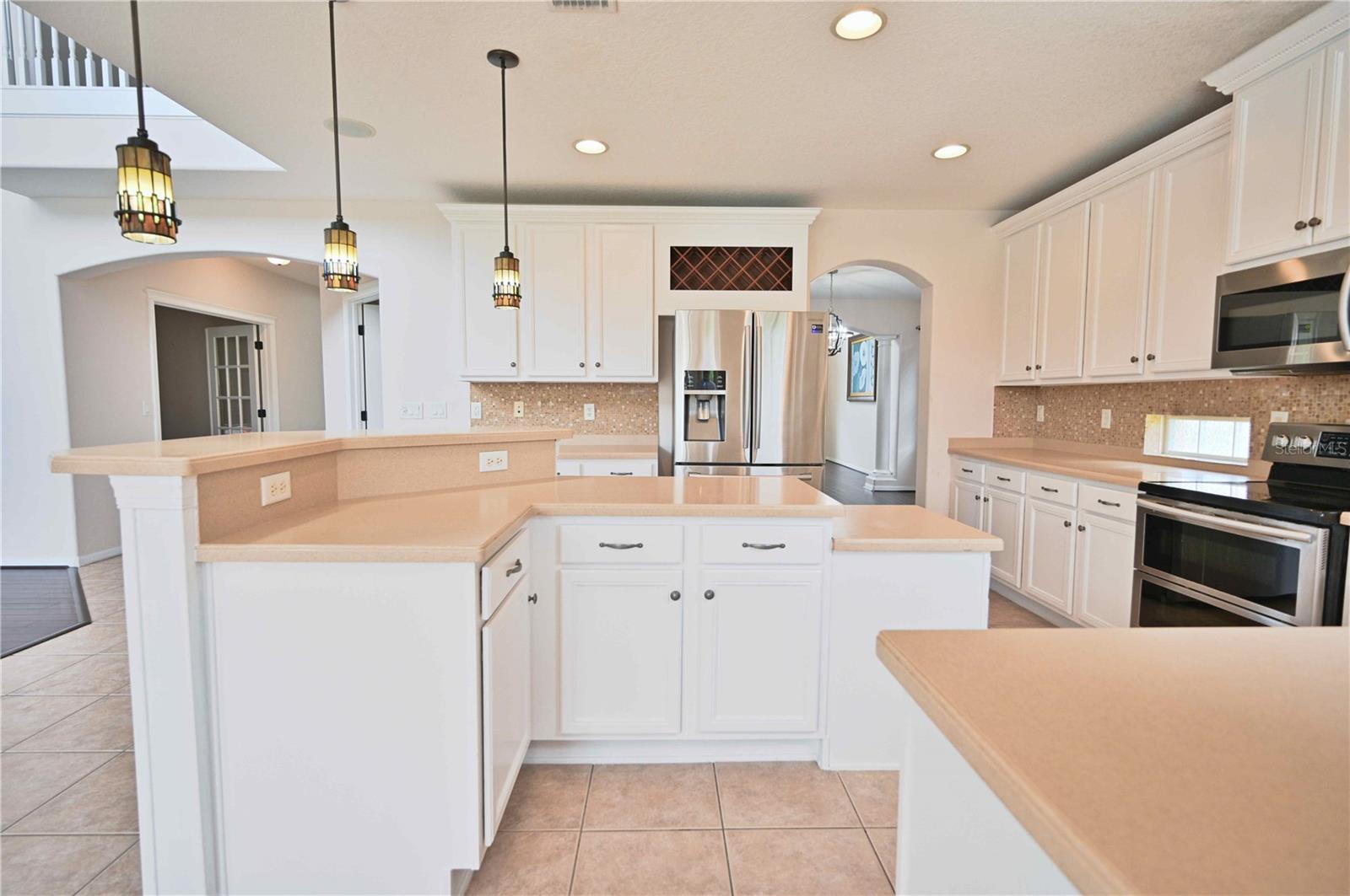 4646 POINTE O WOODS DR, WESLEY CHAPEL, FL, 33543