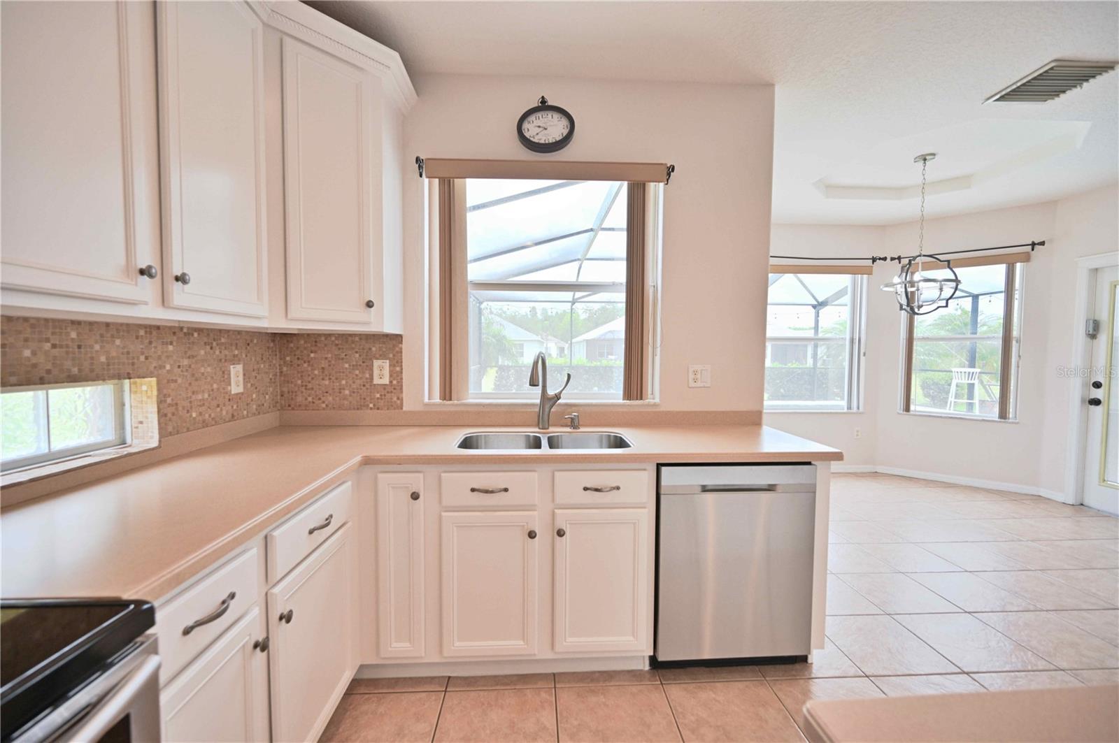 4646 POINTE O WOODS DR, WESLEY CHAPEL, FL, 33543