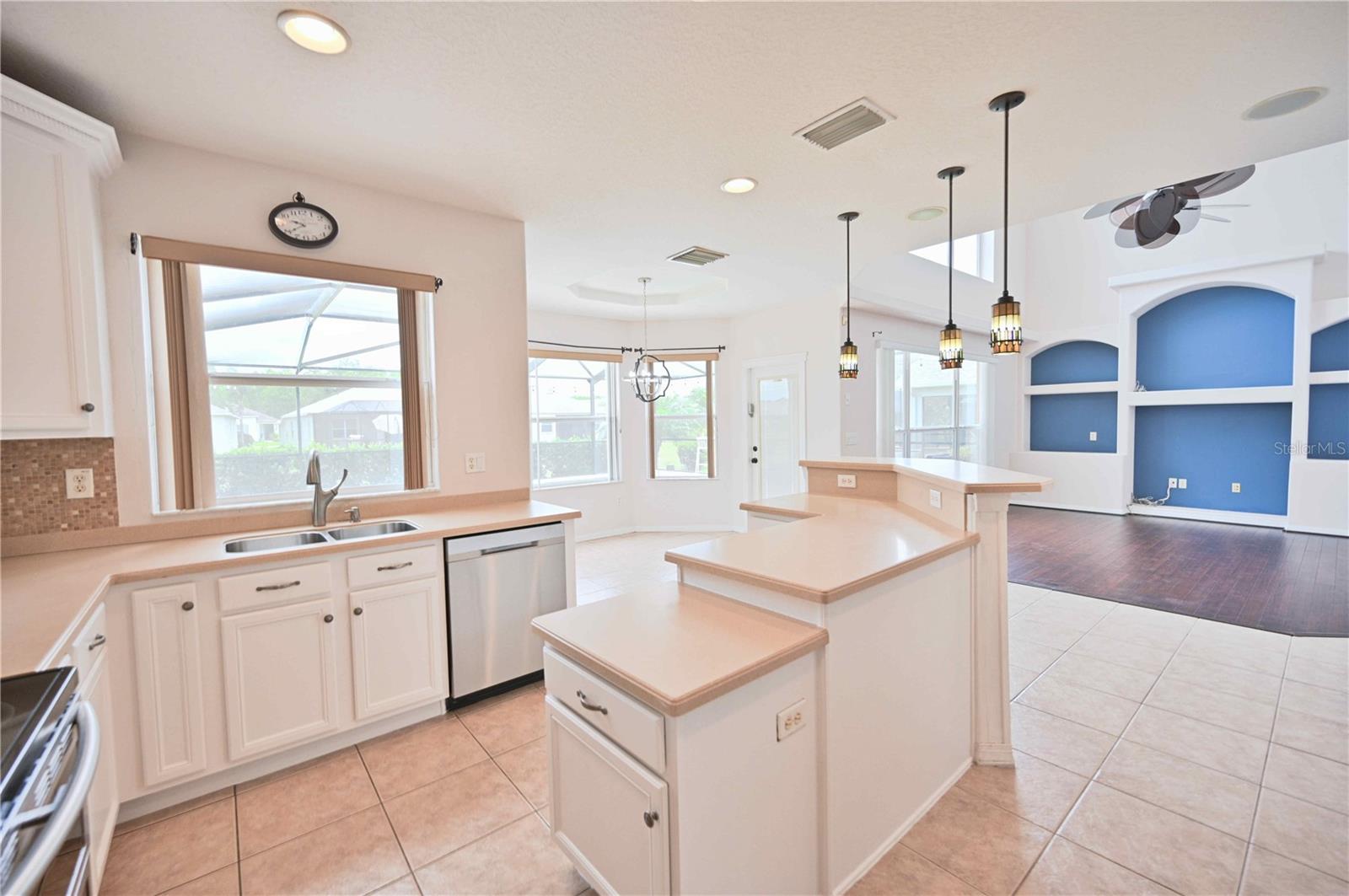 4646 POINTE O WOODS DR, WESLEY CHAPEL, FL, 33543