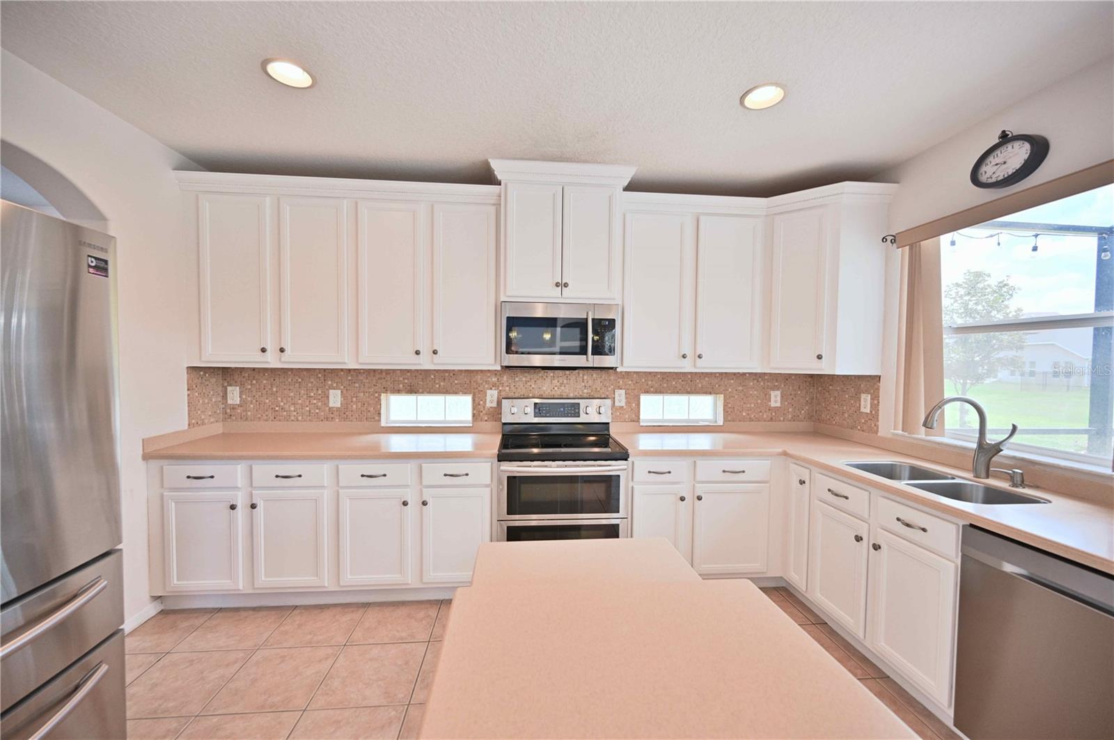 4646 POINTE O WOODS DR, WESLEY CHAPEL, FL, 33543