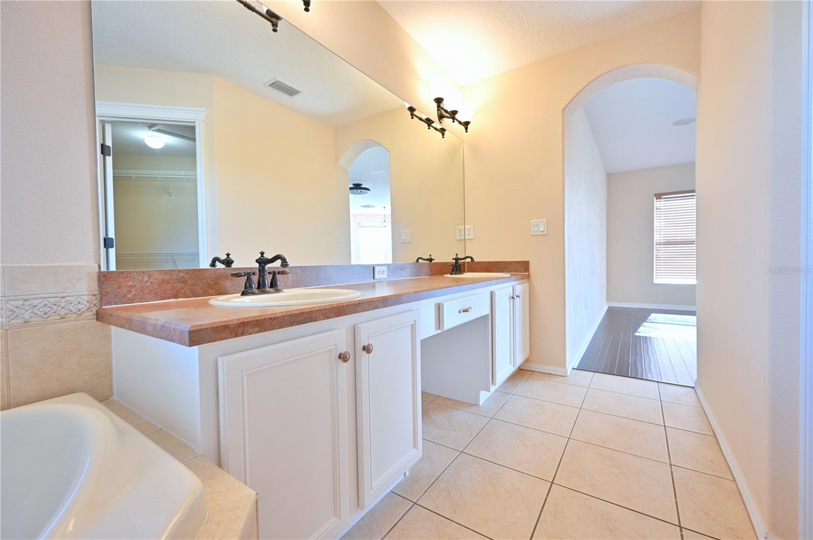 4646 POINTE O WOODS DR, WESLEY CHAPEL, FL, 33543