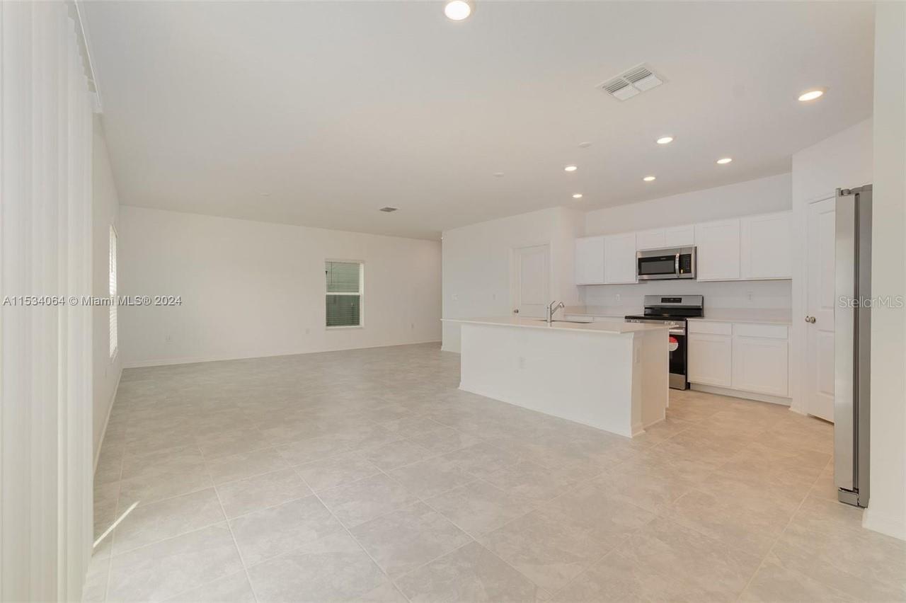 748 REGGIE, WINTER HAVEN, FL, 33884