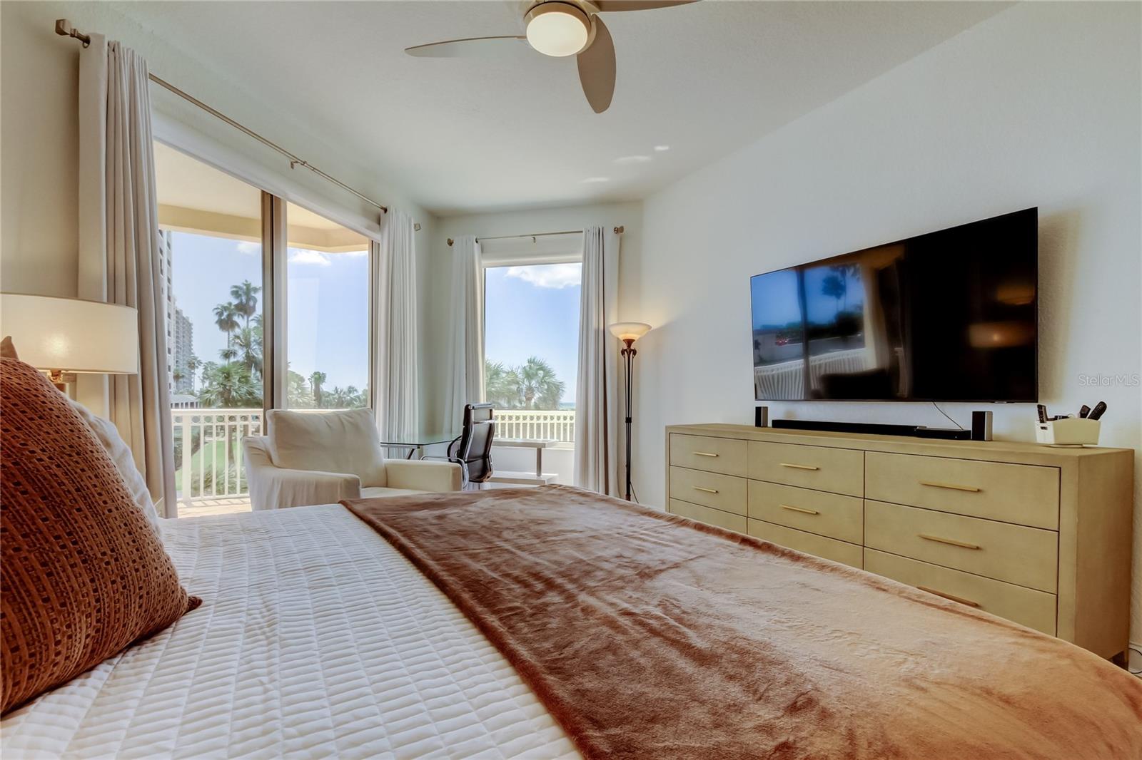 1200 GULF BLVD #101, CLEARWATER BEACH, FL, 33767